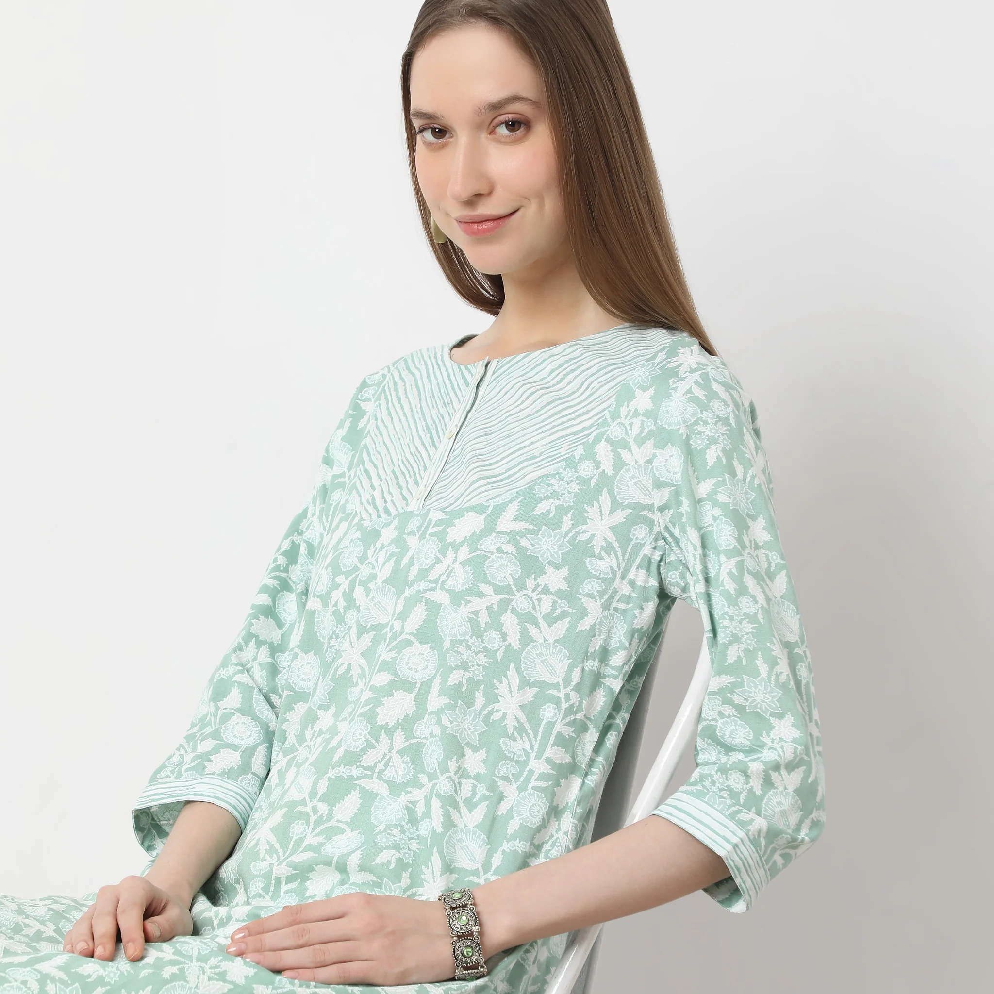 Knee Length Straight Printed Yoke Kurta - Image 4