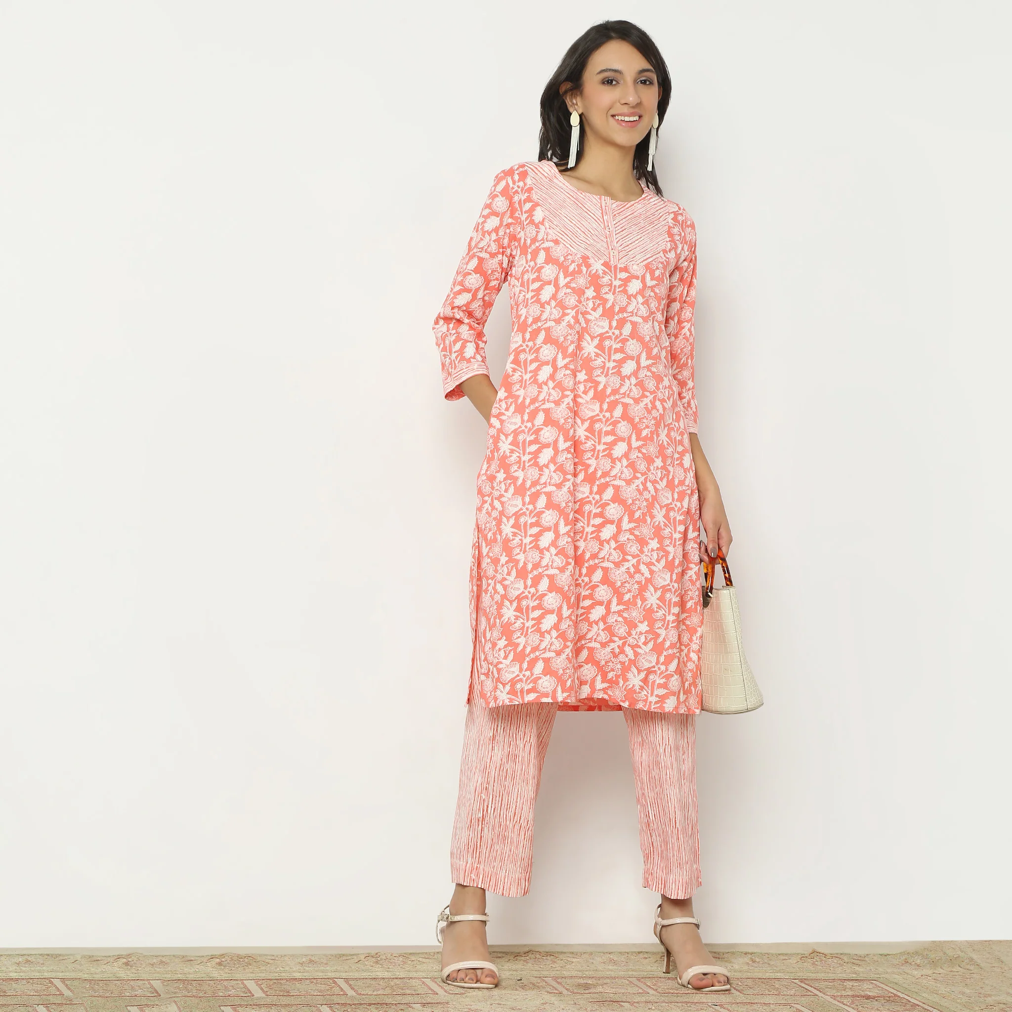 Knee Length Straight Printed Yoke Kurta - Image 6