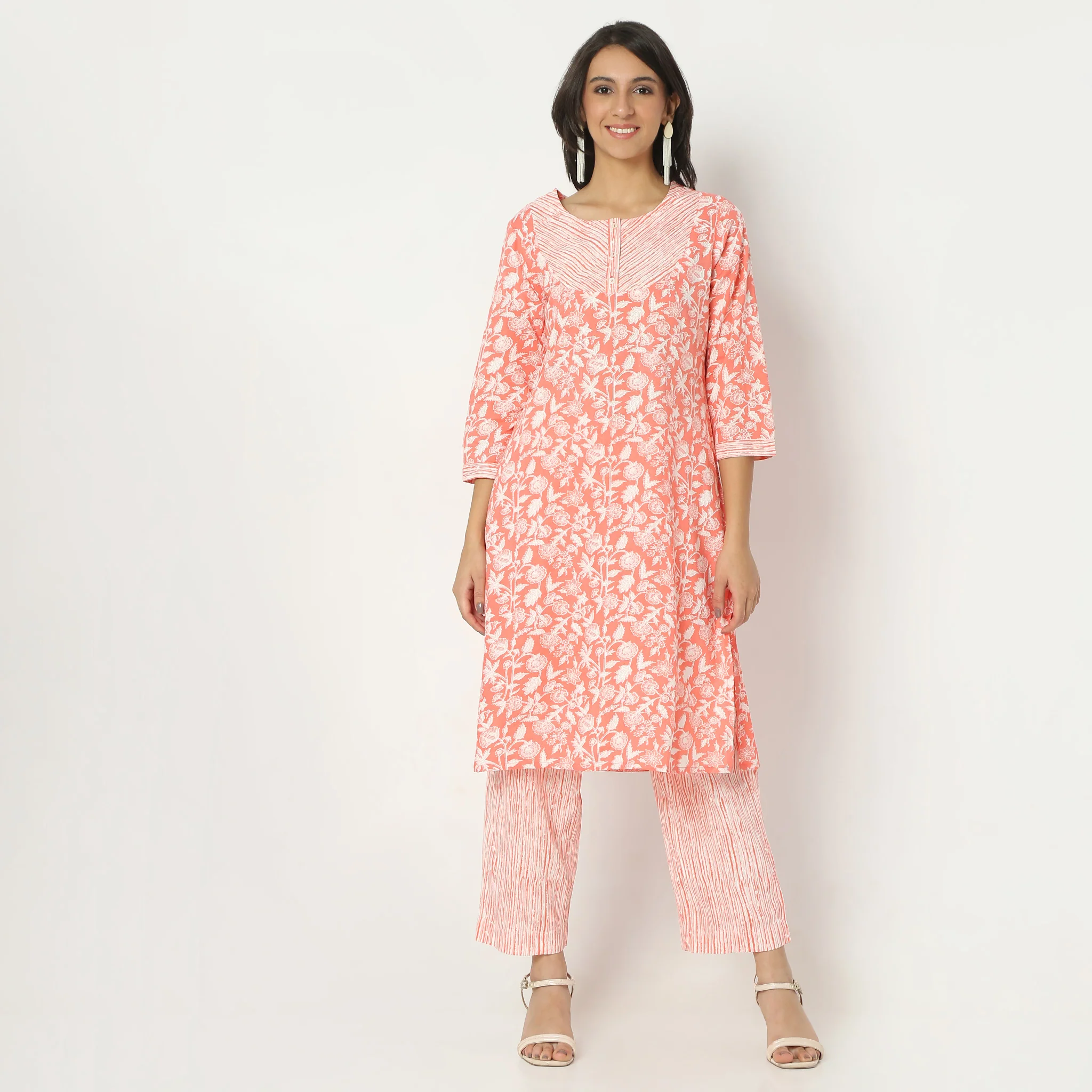 Knee Length Straight Printed Yoke Kurta - Image 7