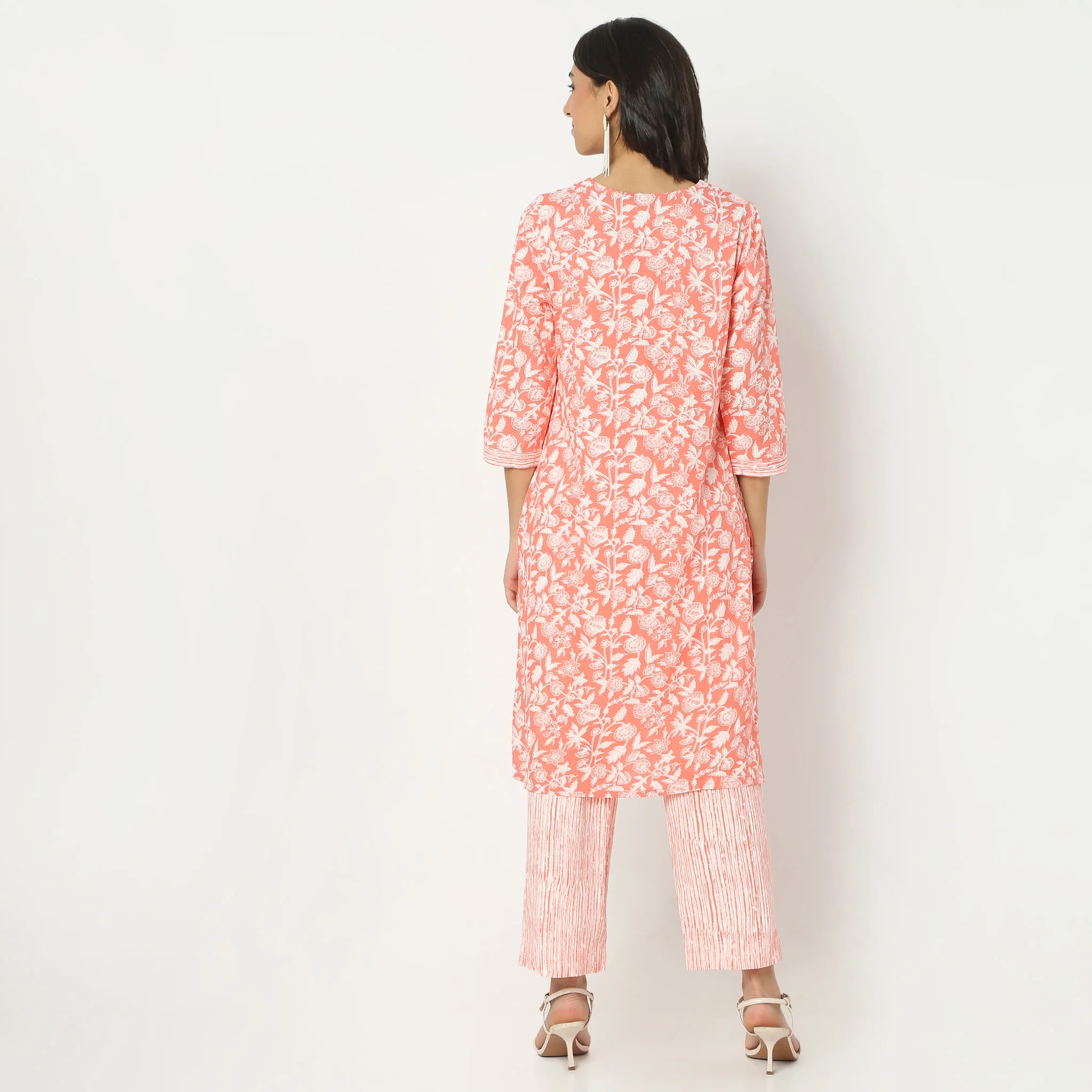 Knee Length Straight Printed Yoke Kurta - Image 8