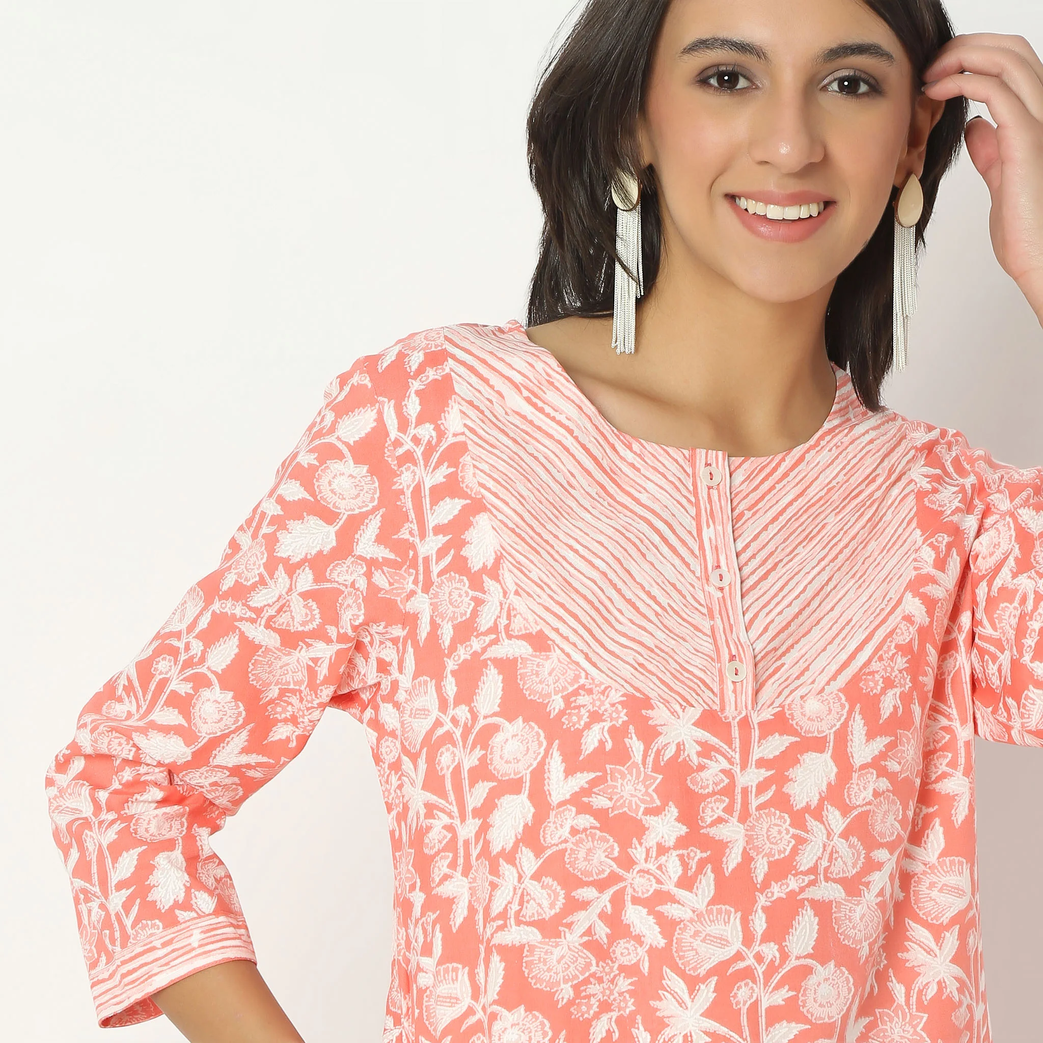Knee Length Straight Printed Yoke Kurta - Image 9