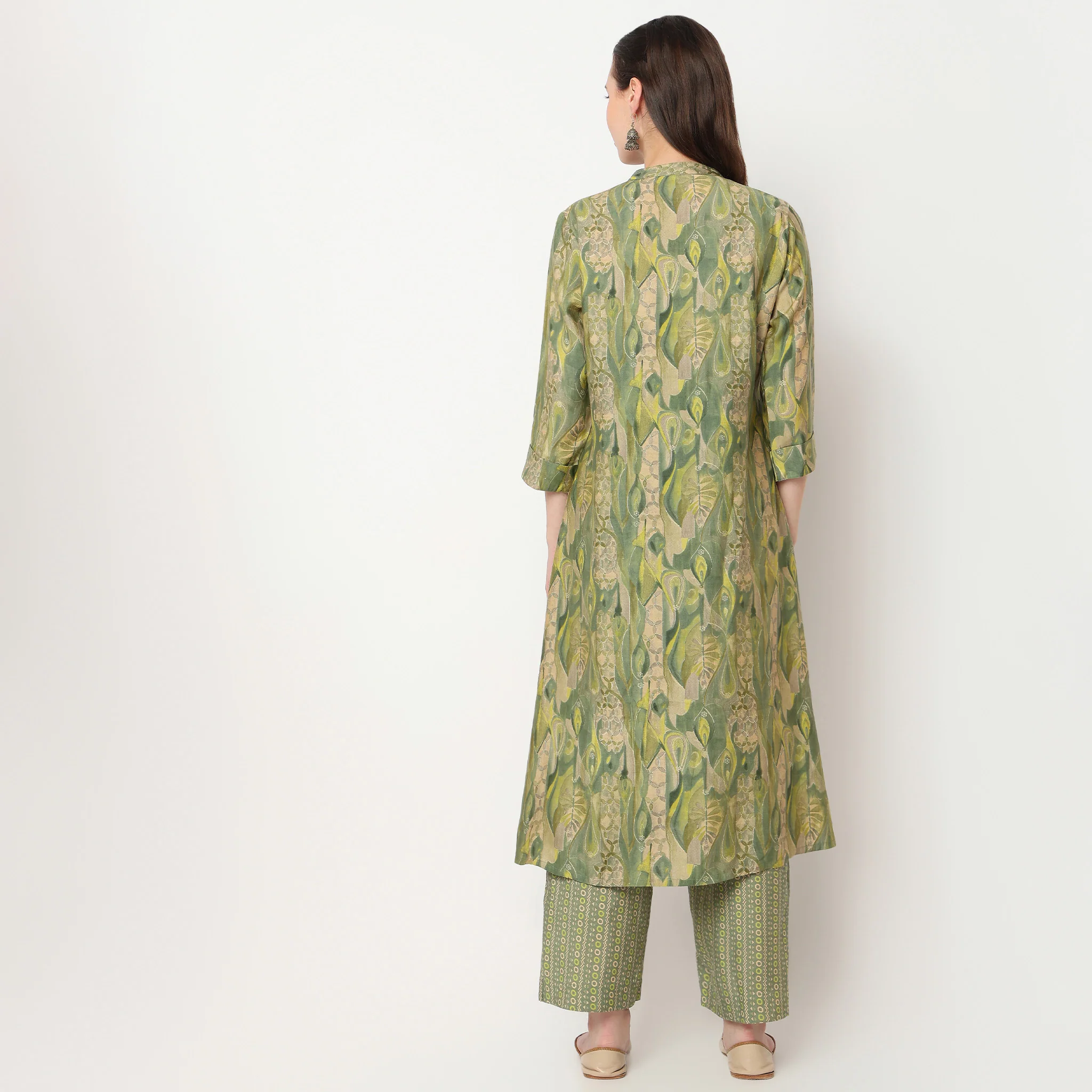 Printed Kurta and Pant Set - Image 10