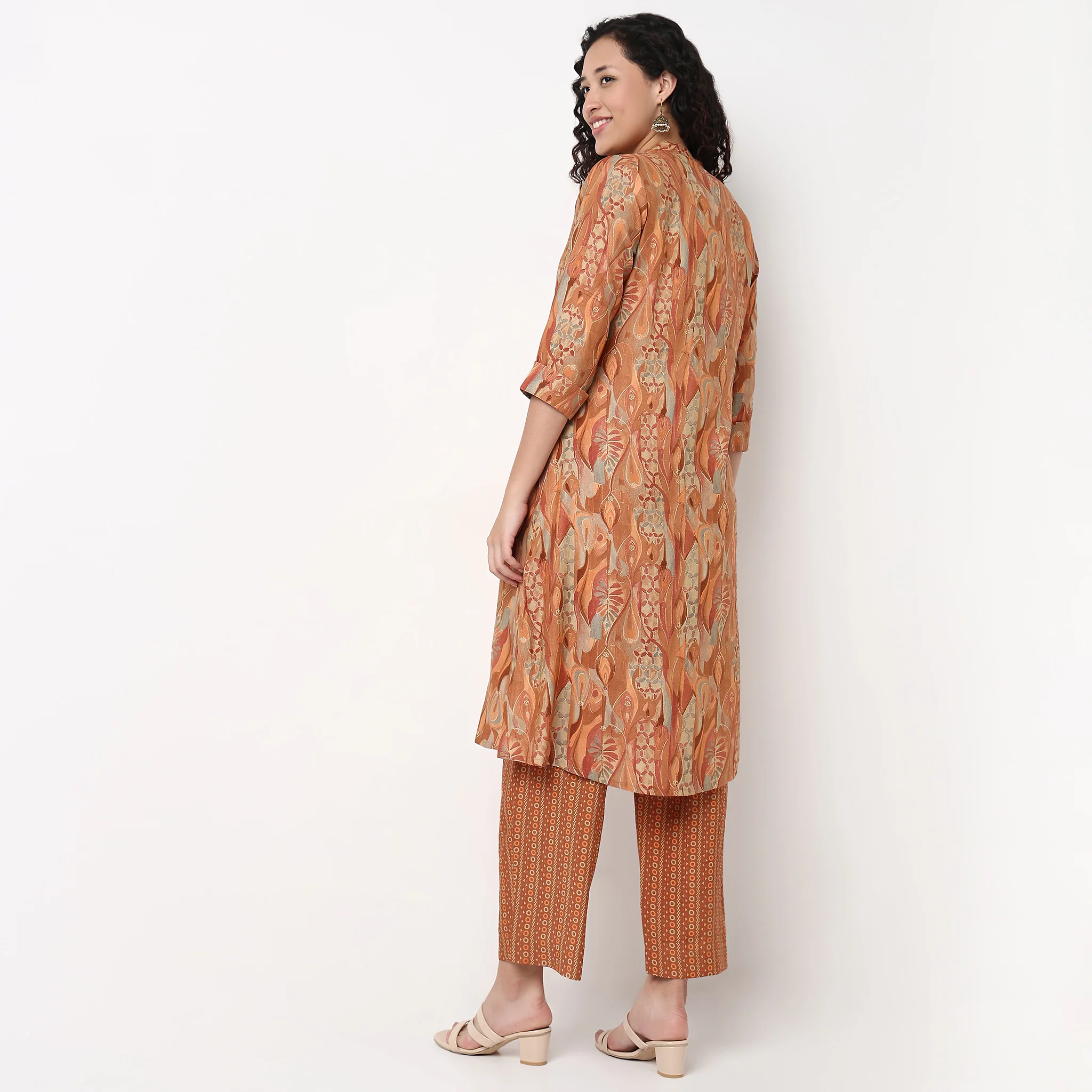 Printed Kurta and Pant Set - Image 3