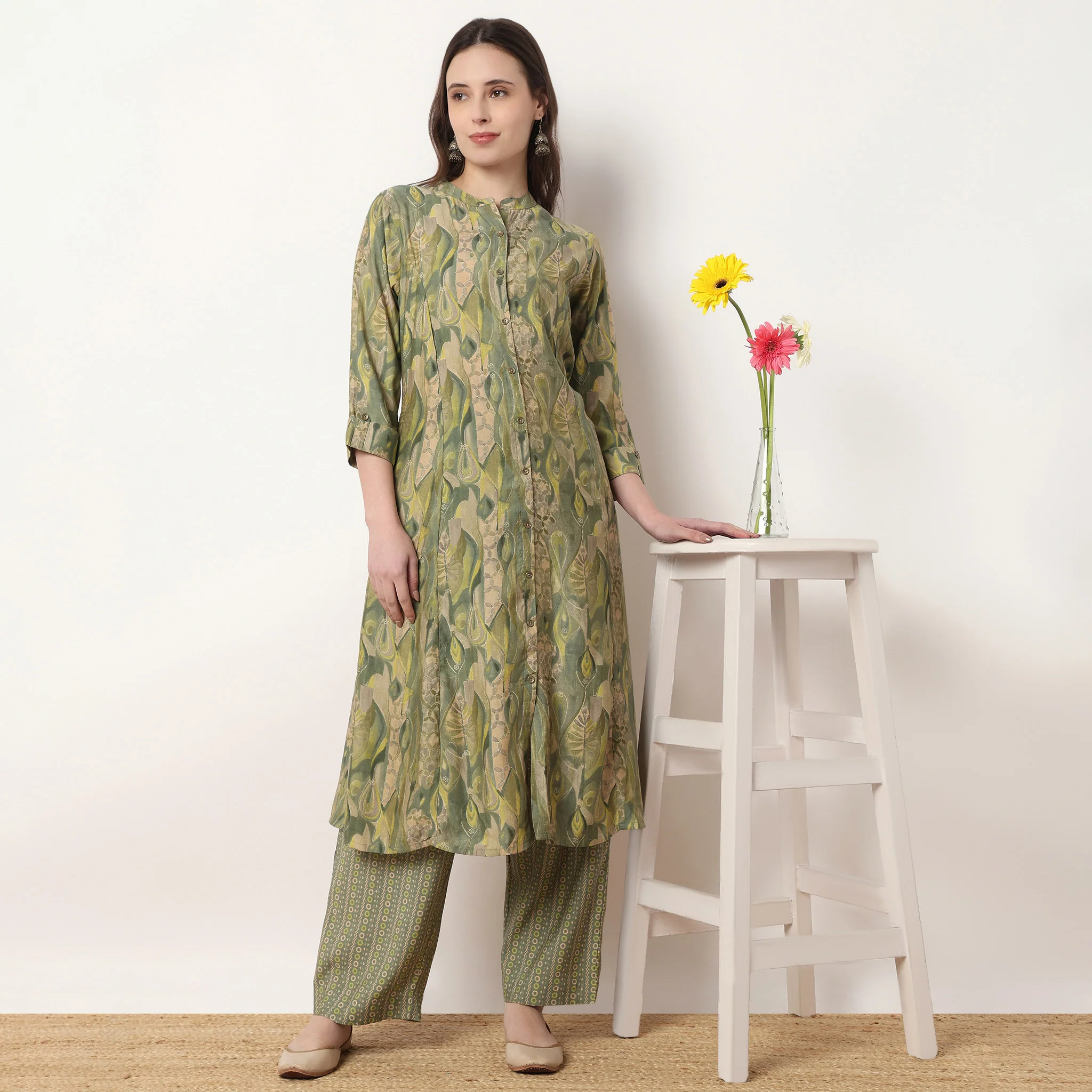 Printed Kurta and Pant Set - Image 8