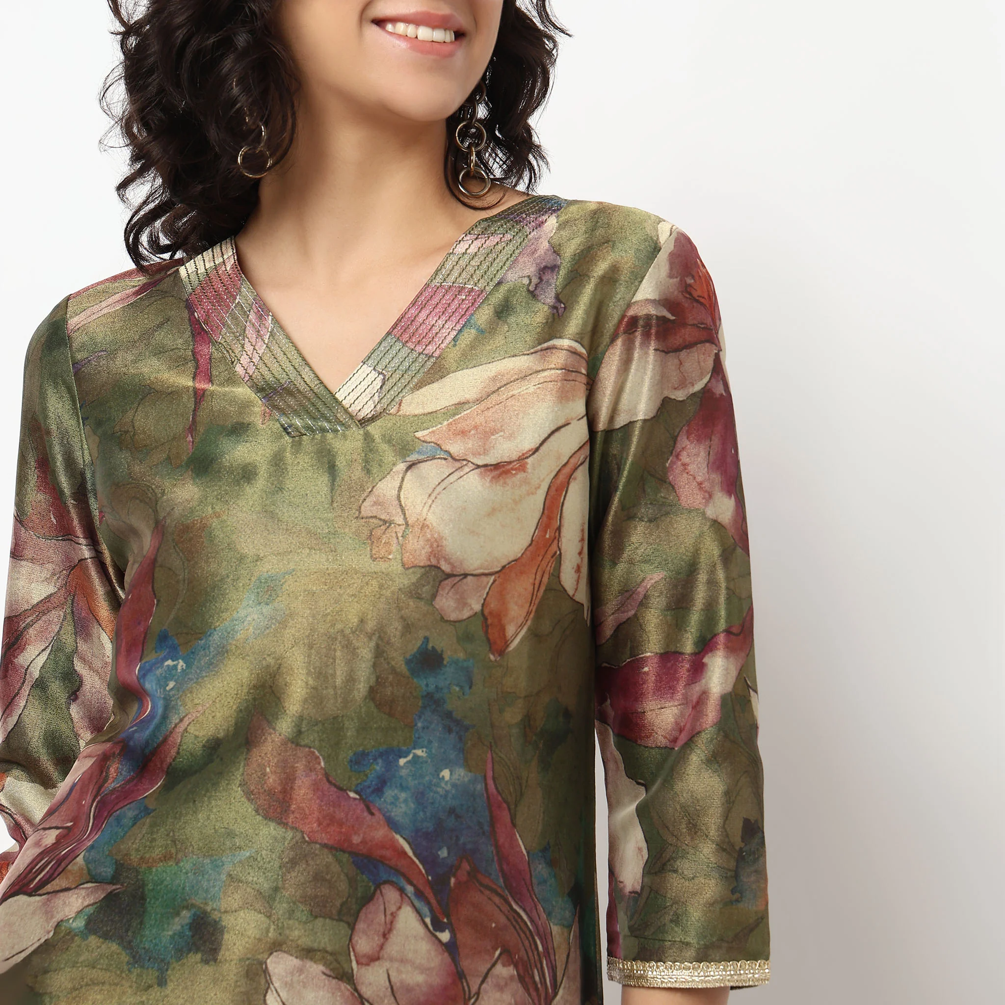 Printed V Neck Kurta Set - Image 4