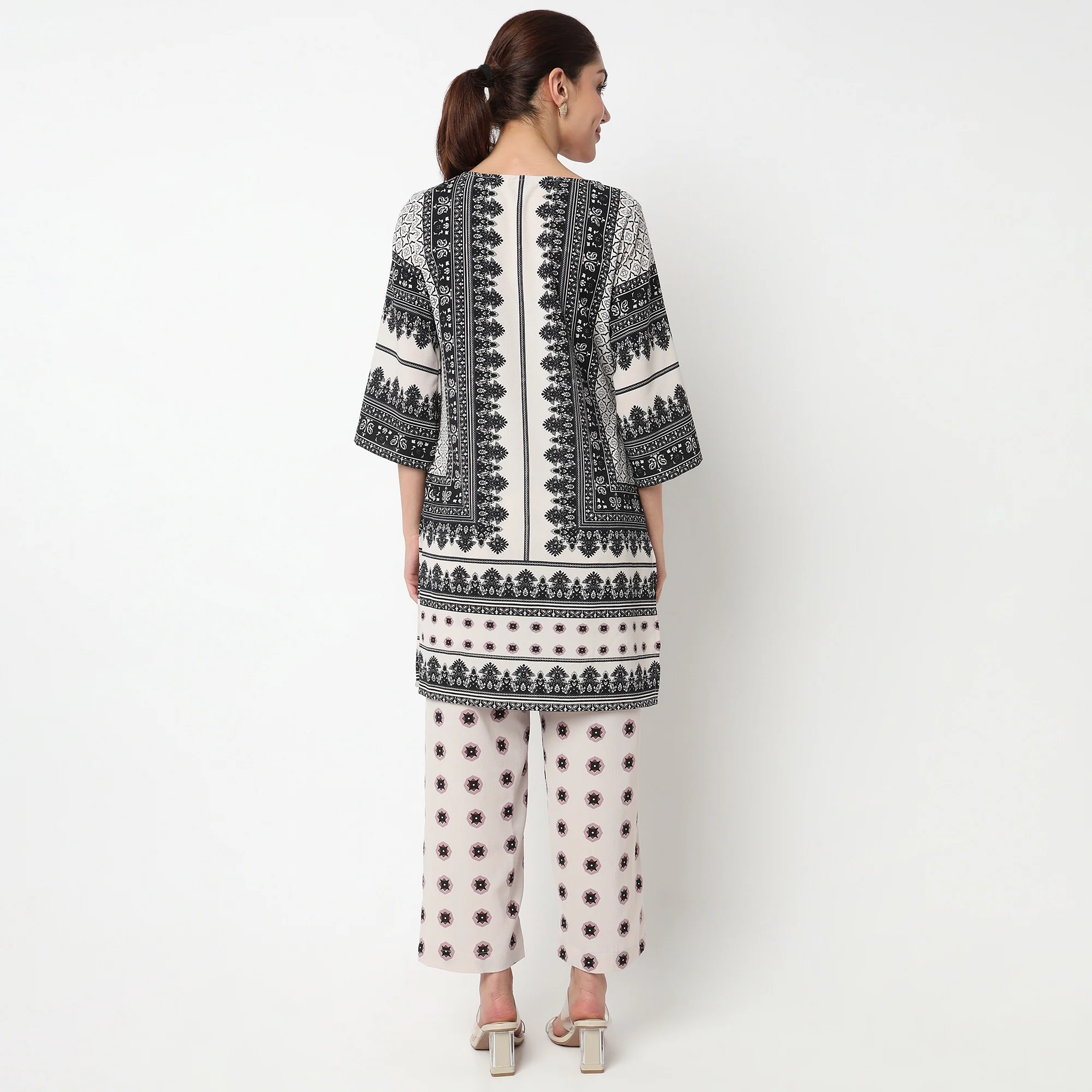 Printed Kurta with Pant Set - Image 3