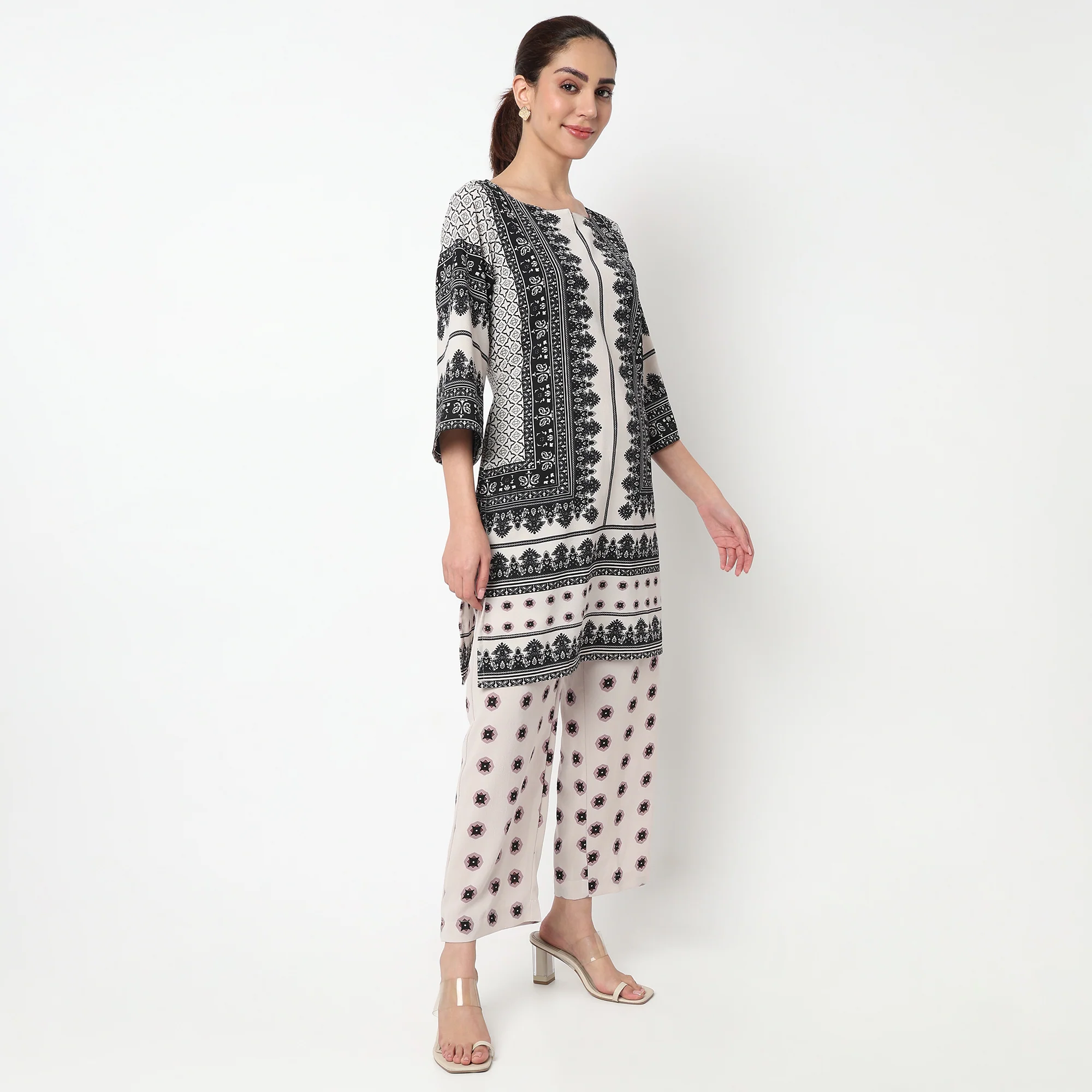 Printed Kurta with Pant Set - Image 5