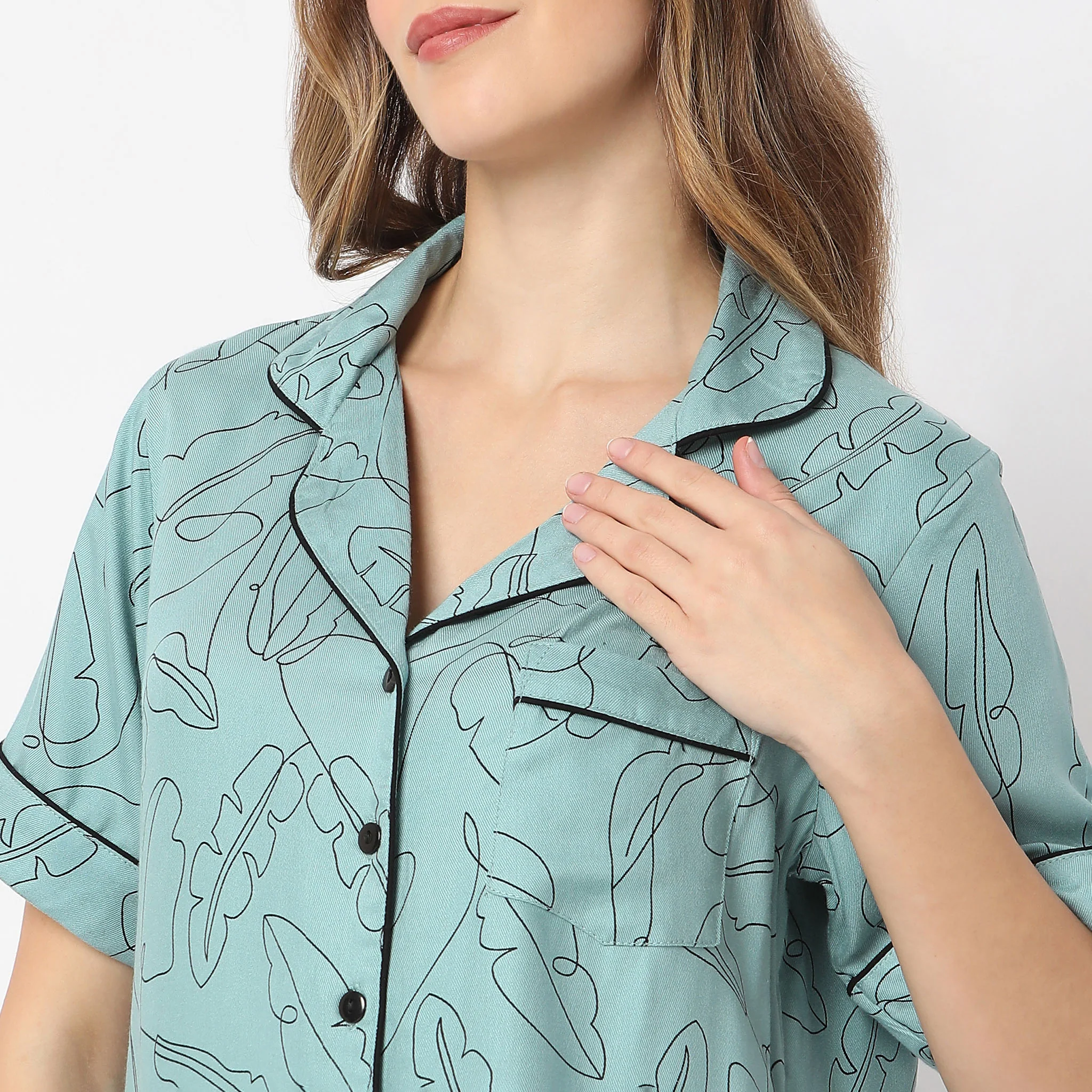Printed Lapel Collar Short Sleeve Shirt With Pyjama Sleepwear Set - Image 4