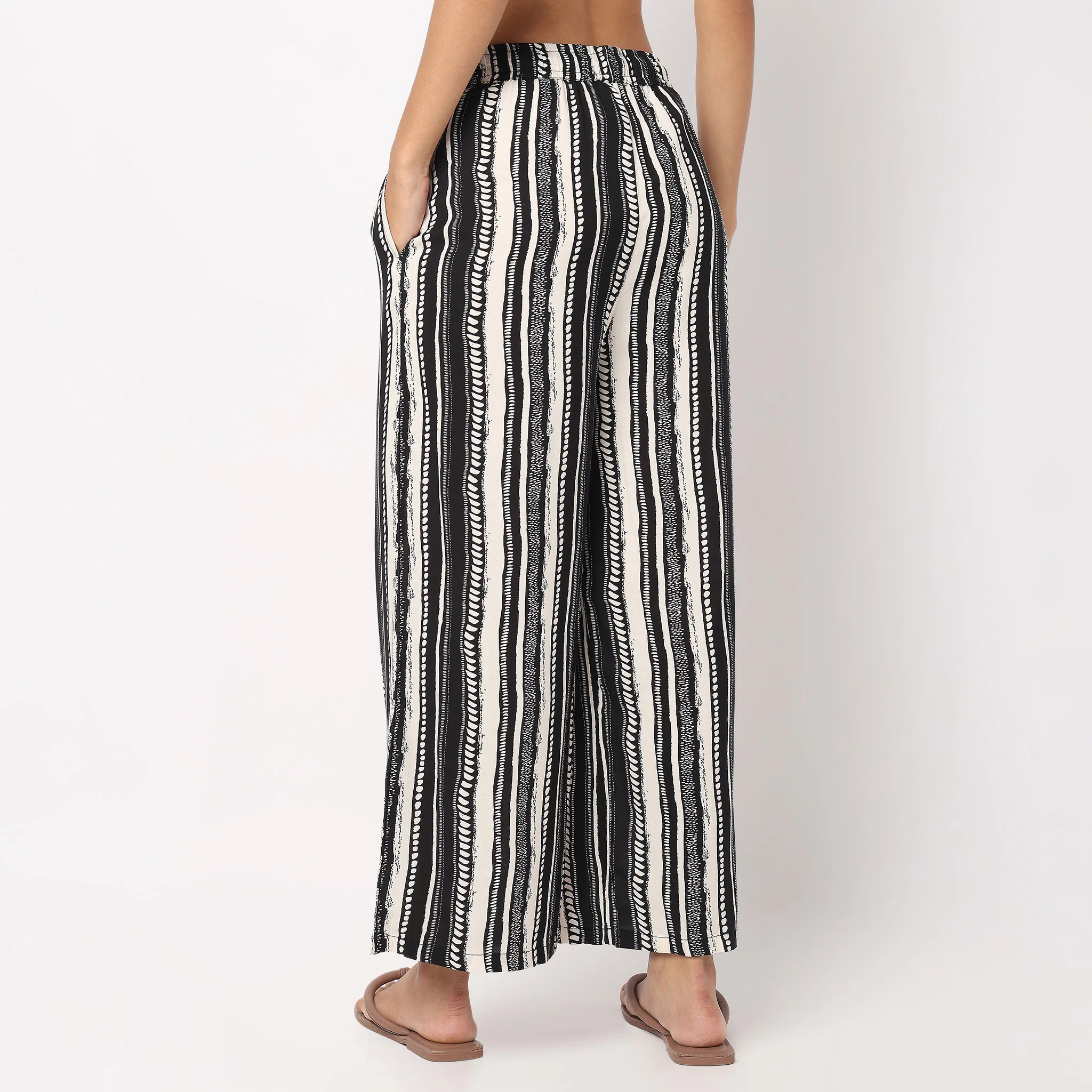 Printed Lounge Pyjama - Image 3