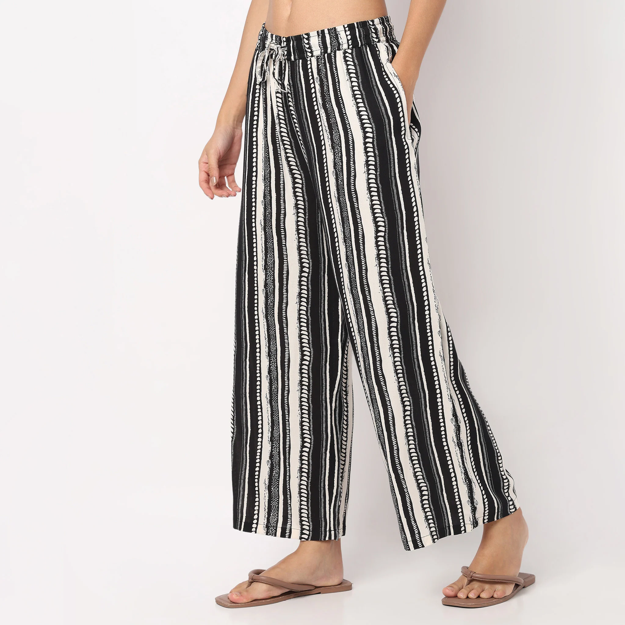 Printed Lounge Pyjama - Image 5