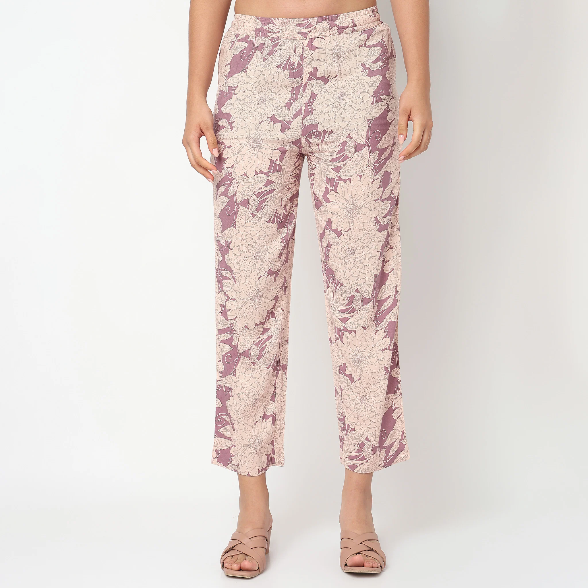Printed Mid Rise Pants - Image 7