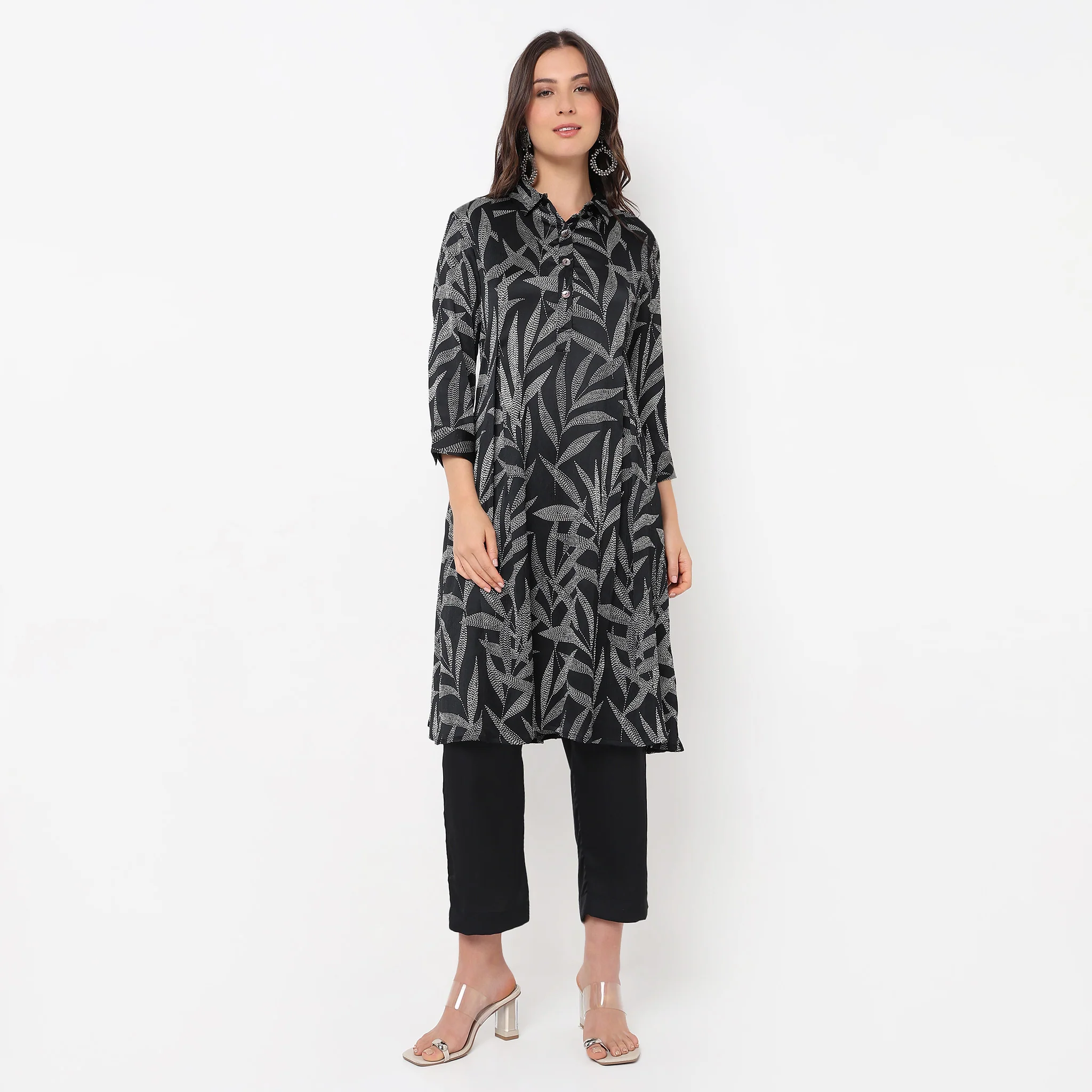 Printed Shirt Collar Kurta Set - Image 2