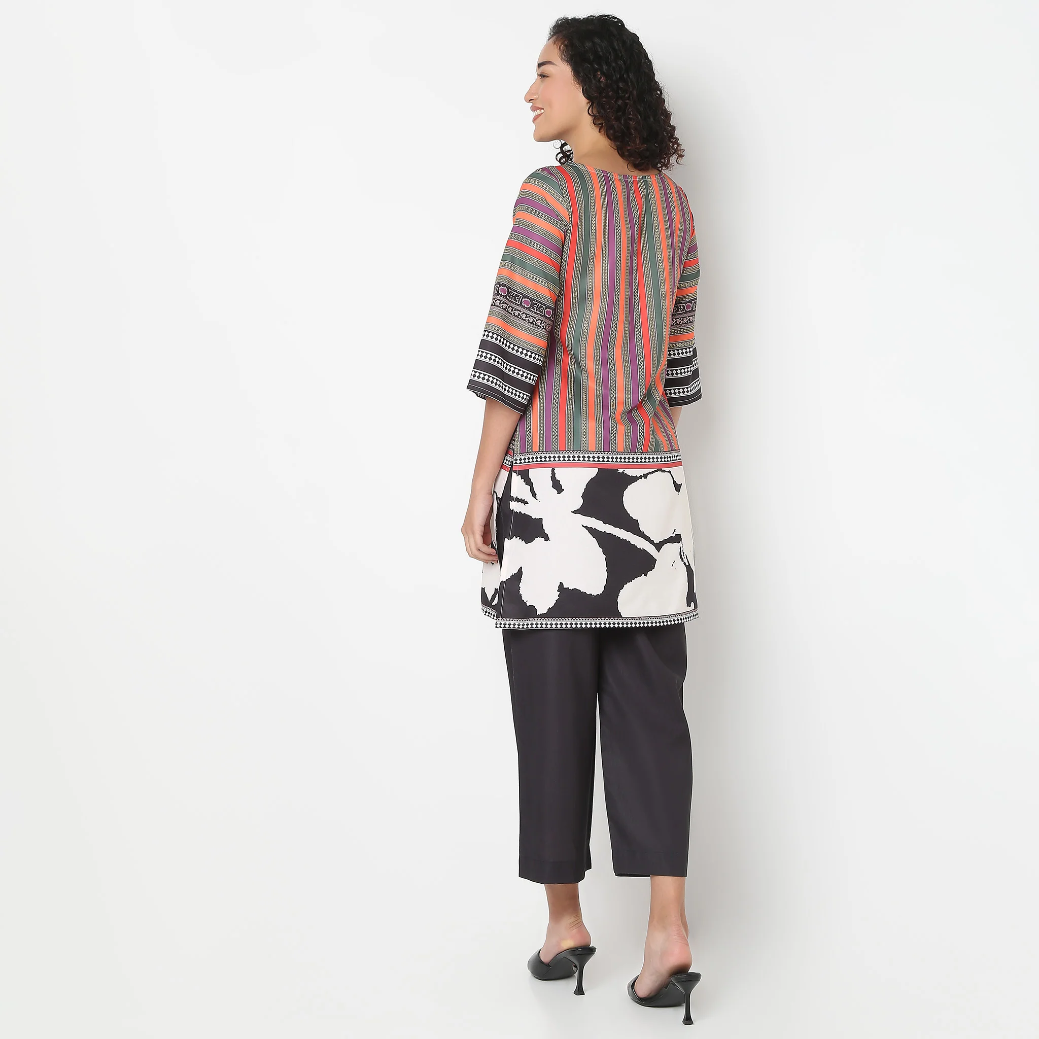 Printed Straight Kurta With Pant Set - Image 3