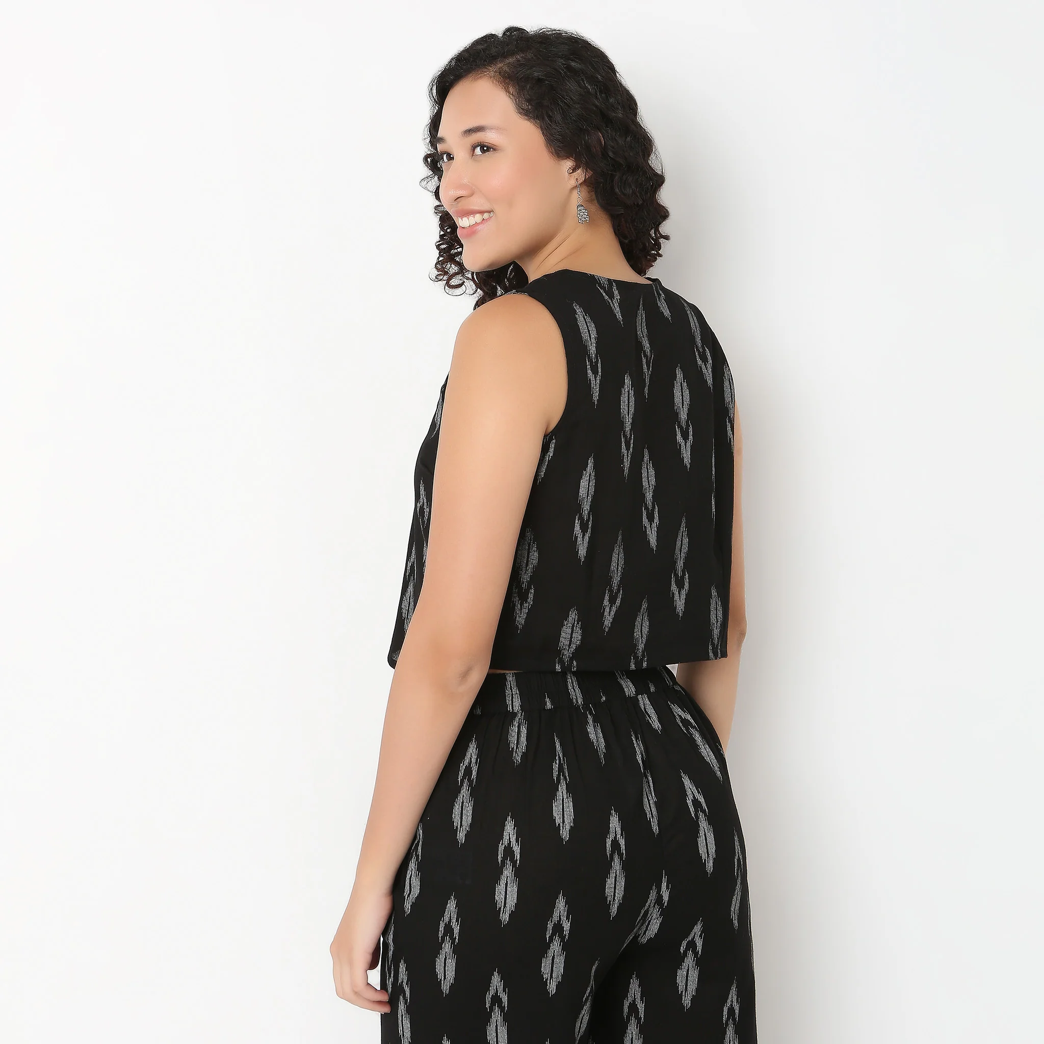 Printed V-Neck Crop Top - Image 3
