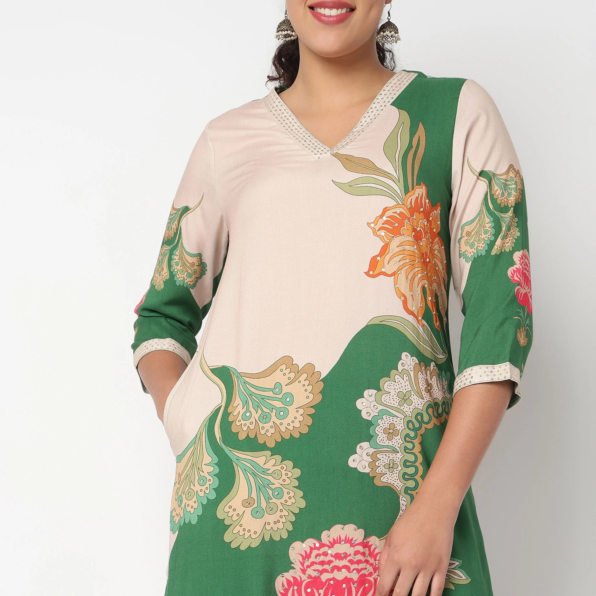 Printed V-Neck Kurta and Pant set - Image 4