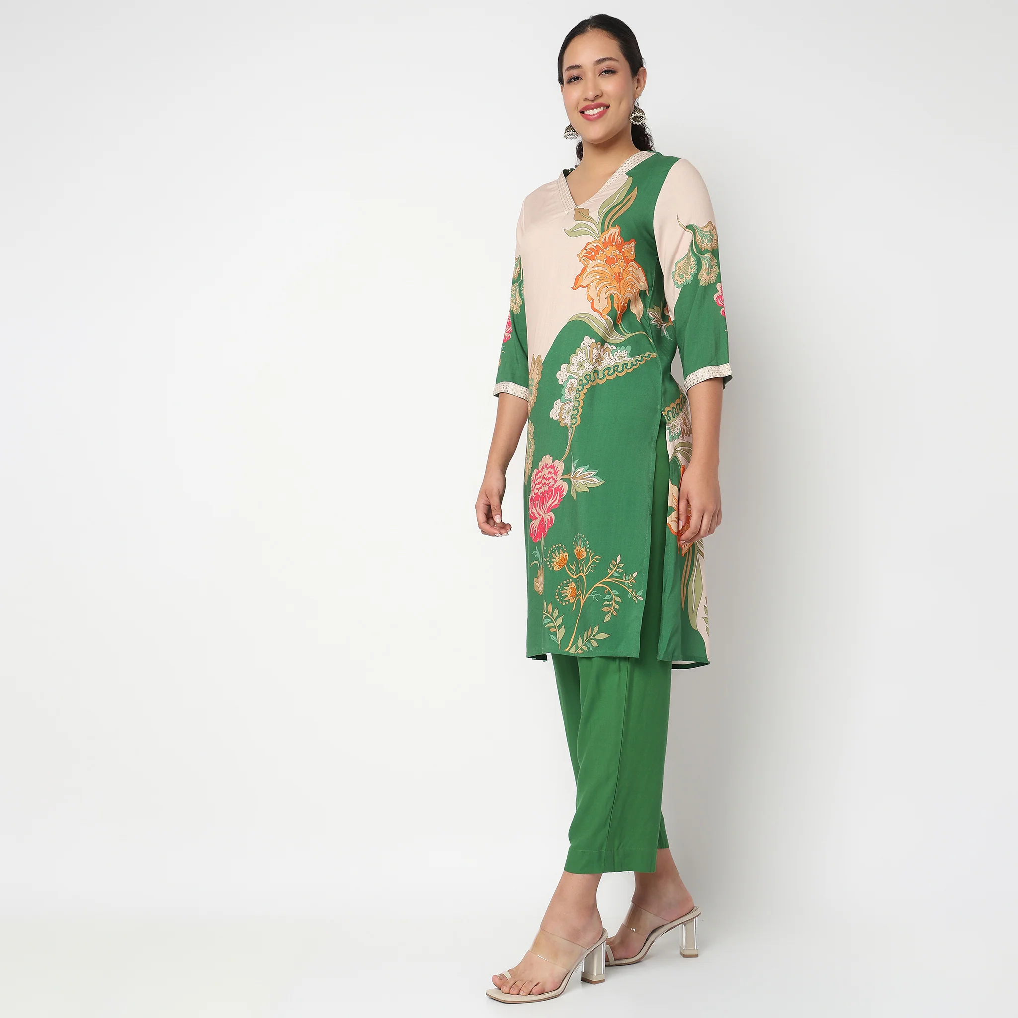 Printed V-Neck Kurta and Pant set - Image 5