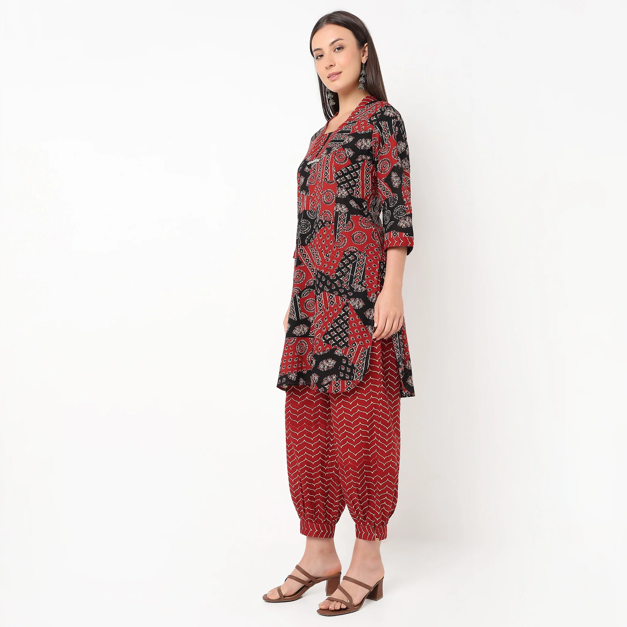 Printed V-Neck Kurta Set - Image 4