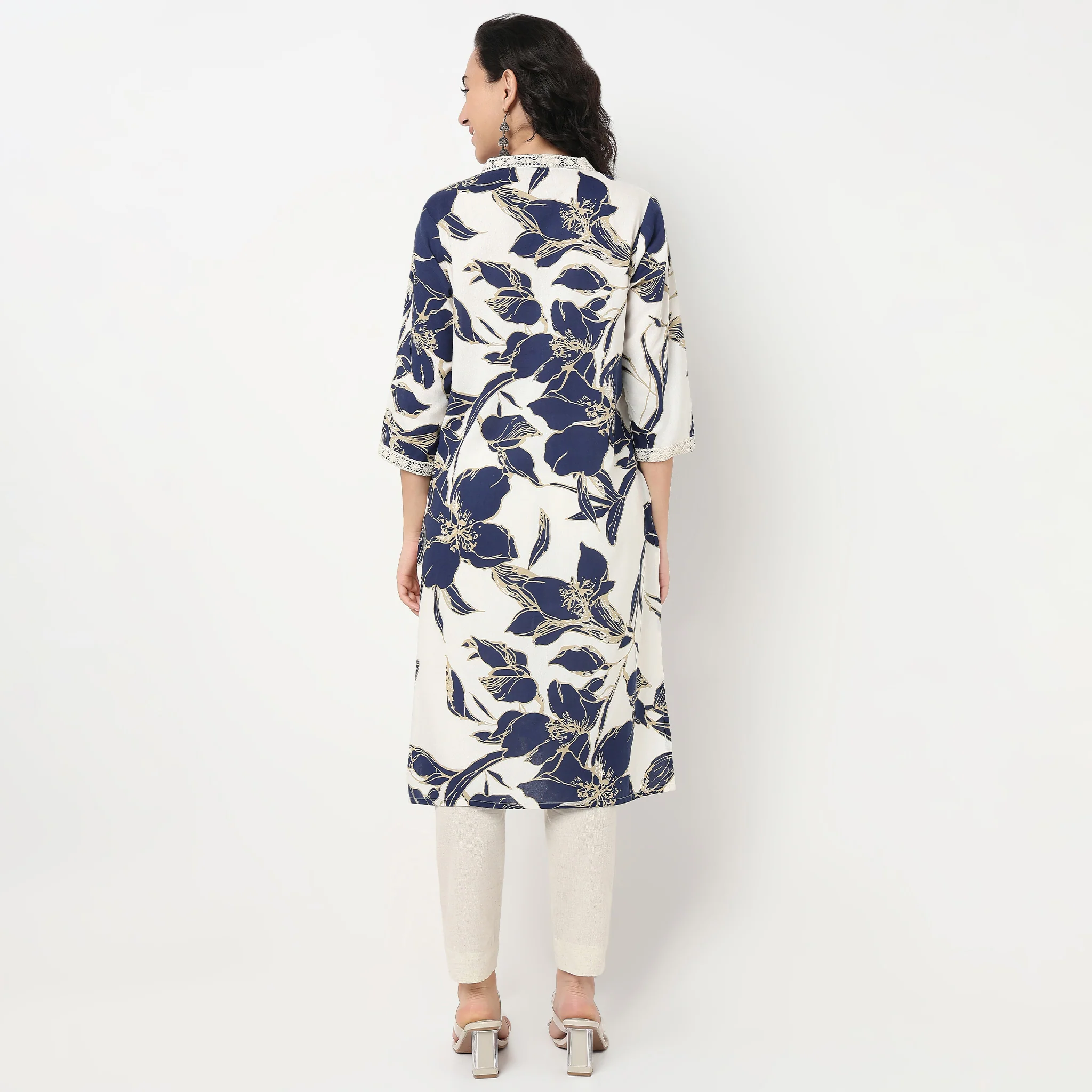 Printed V Neck Kurta With Lace - Image 3