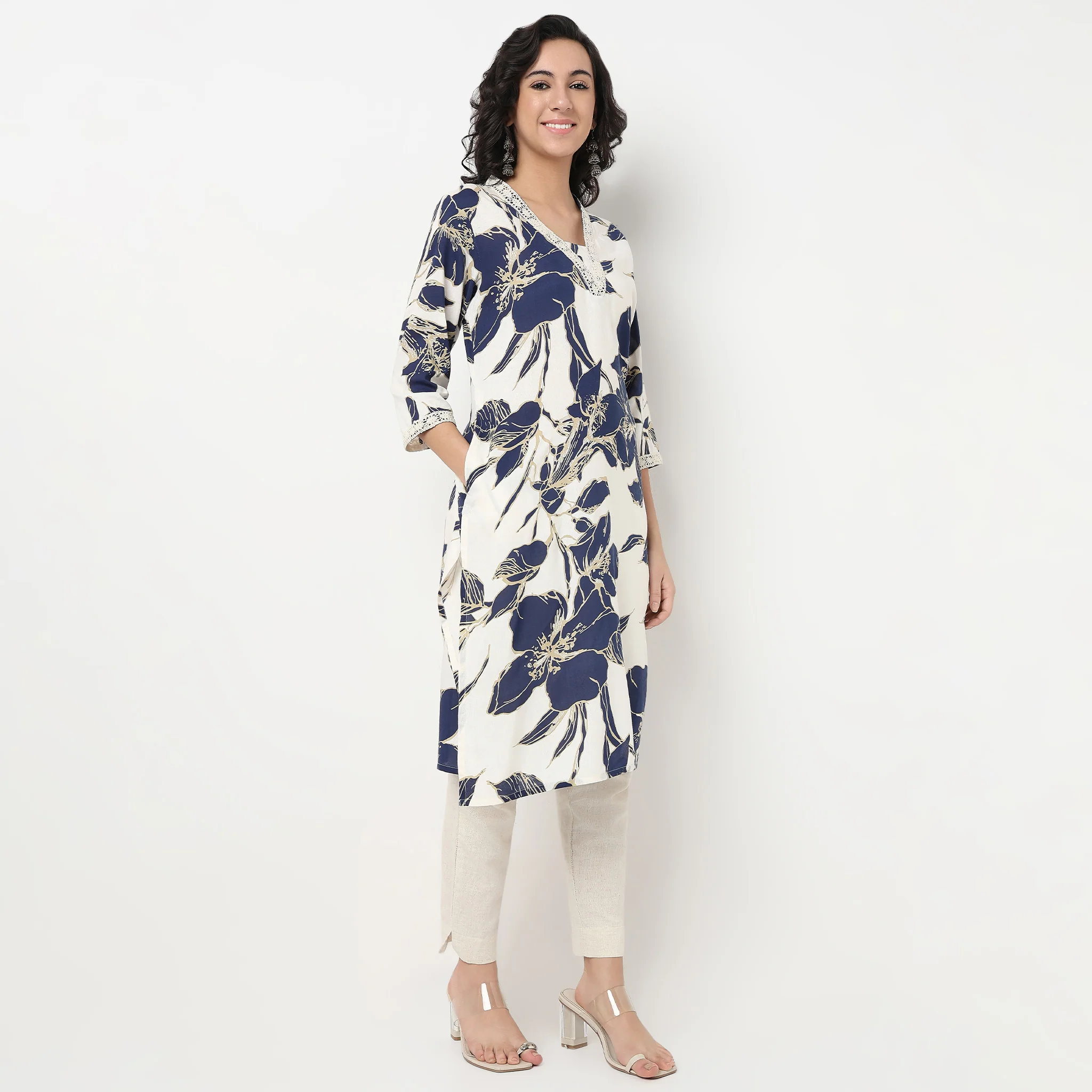 Printed V Neck Kurta With Lace - Image 5