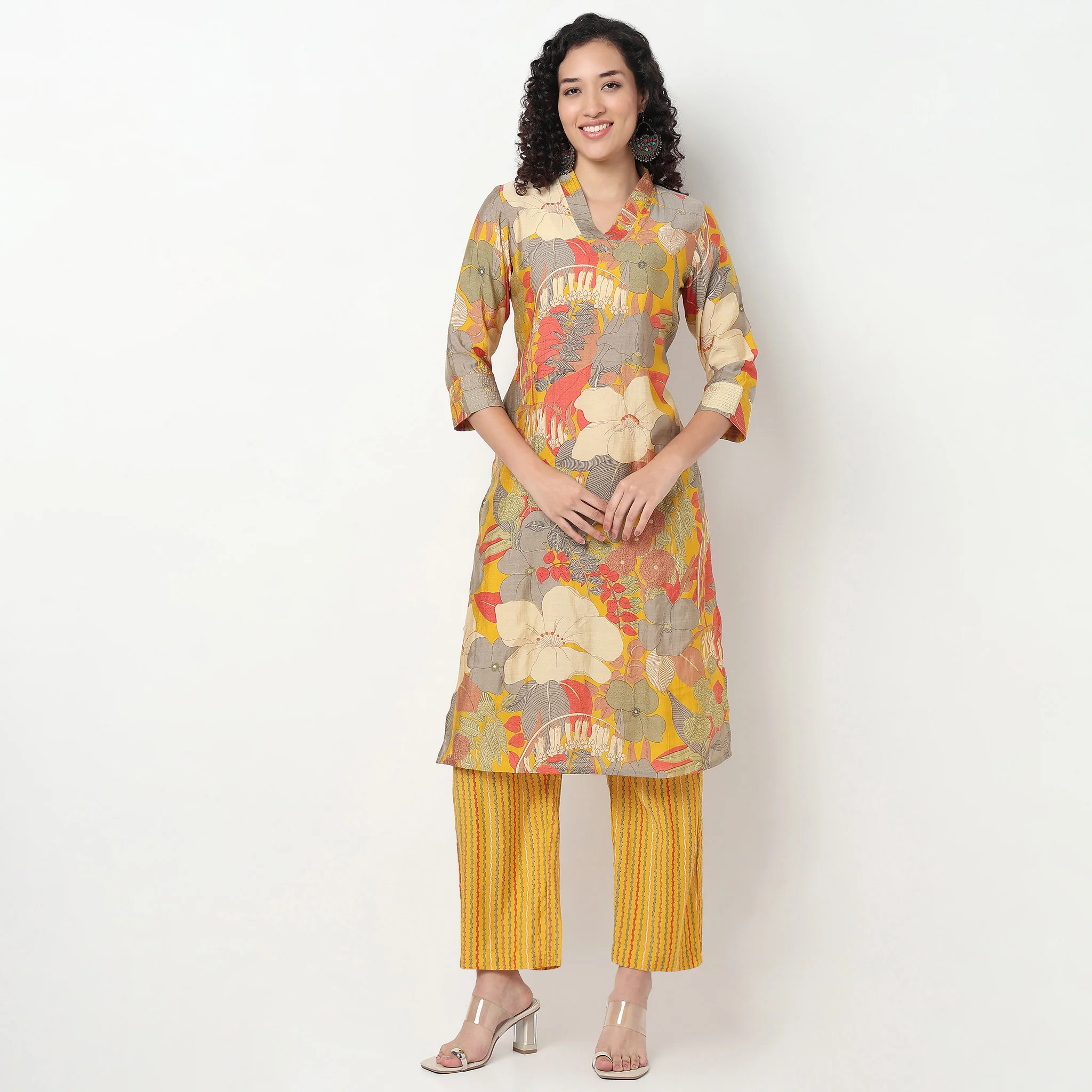 Printed V-Neck Kurta With Pant Set - Image 2