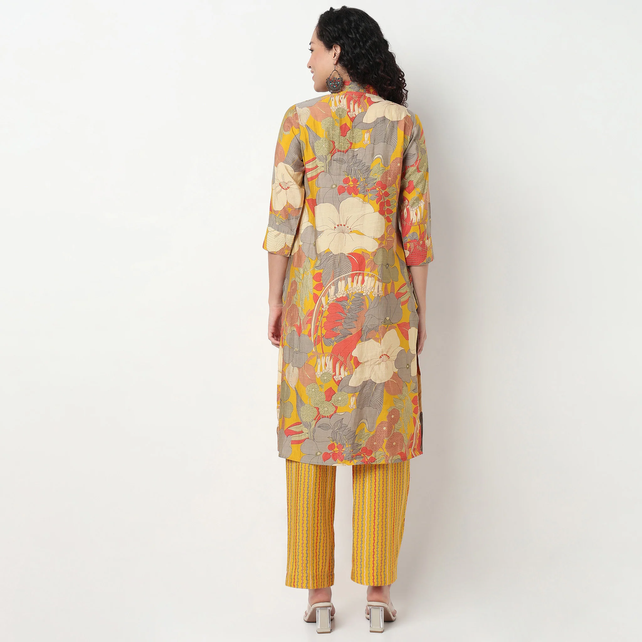 Printed V-Neck Kurta With Pant Set - Image 3