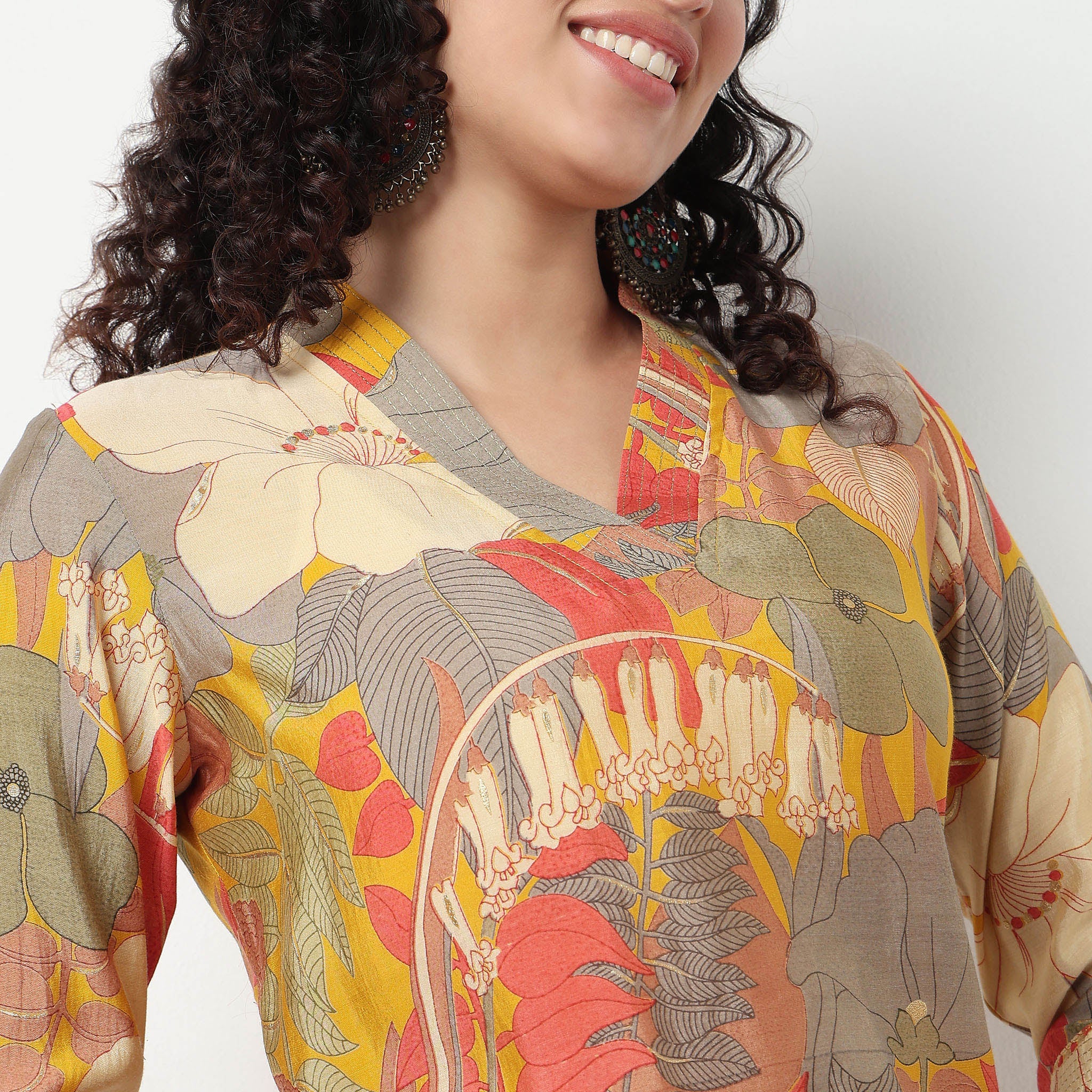 Printed V-Neck Kurta With Pant Set - Image 4