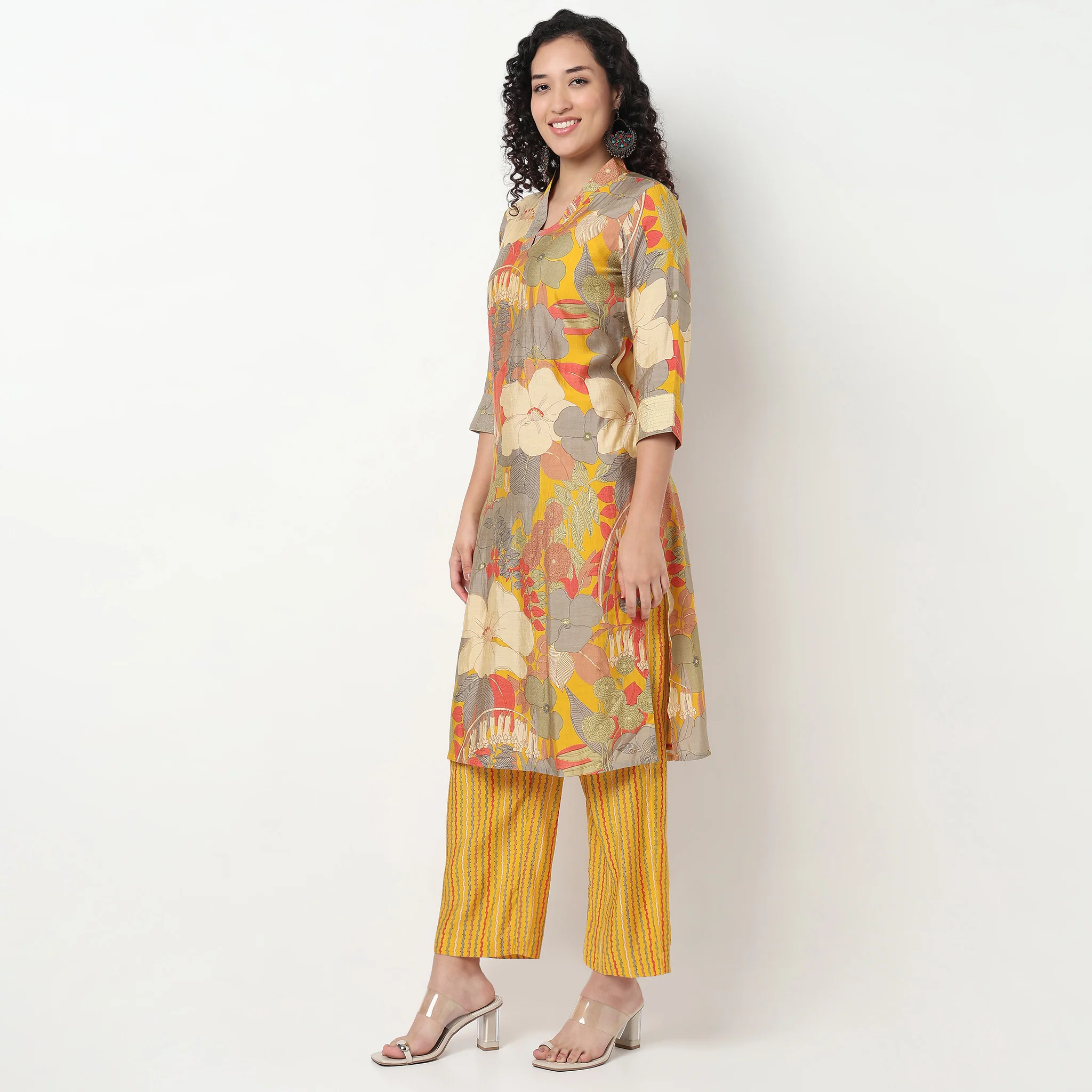 Printed V-Neck Kurta With Pant Set - Image 5