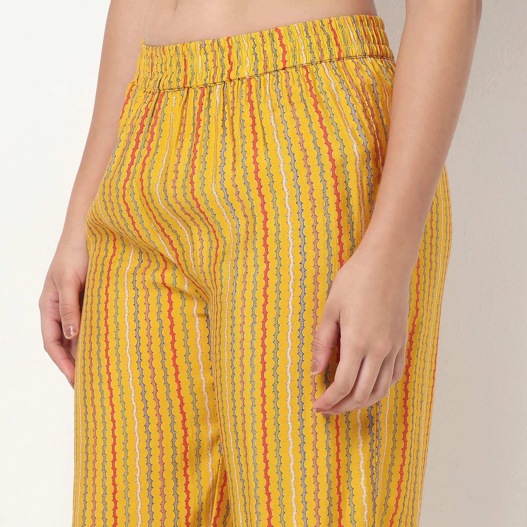 Printed V-Neck Kurta With Pant Set - Image 7