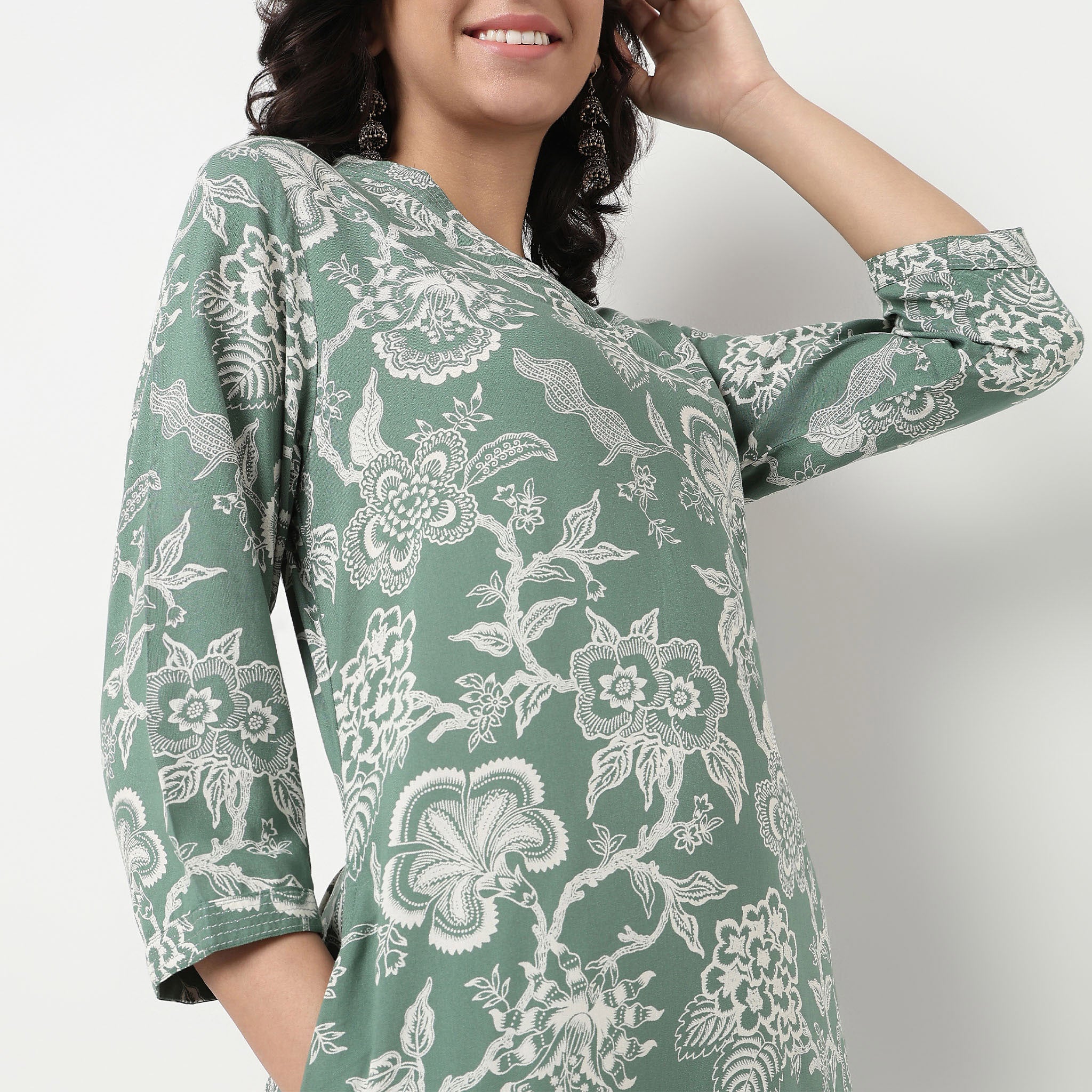 Printed V Neck Long Kurta With Couching - Image 4