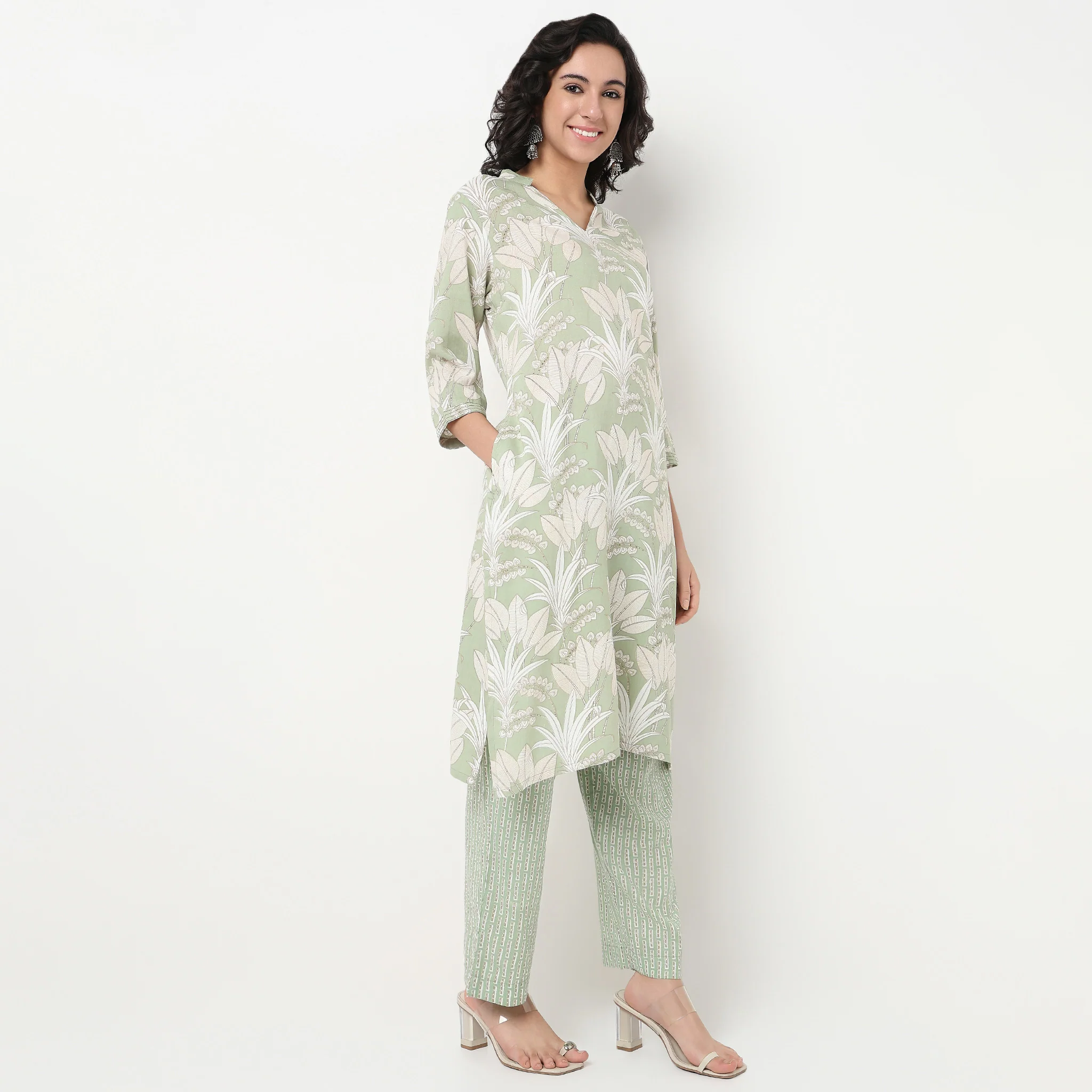 Printed V Neck Notch Collar Kurta - Image 5
