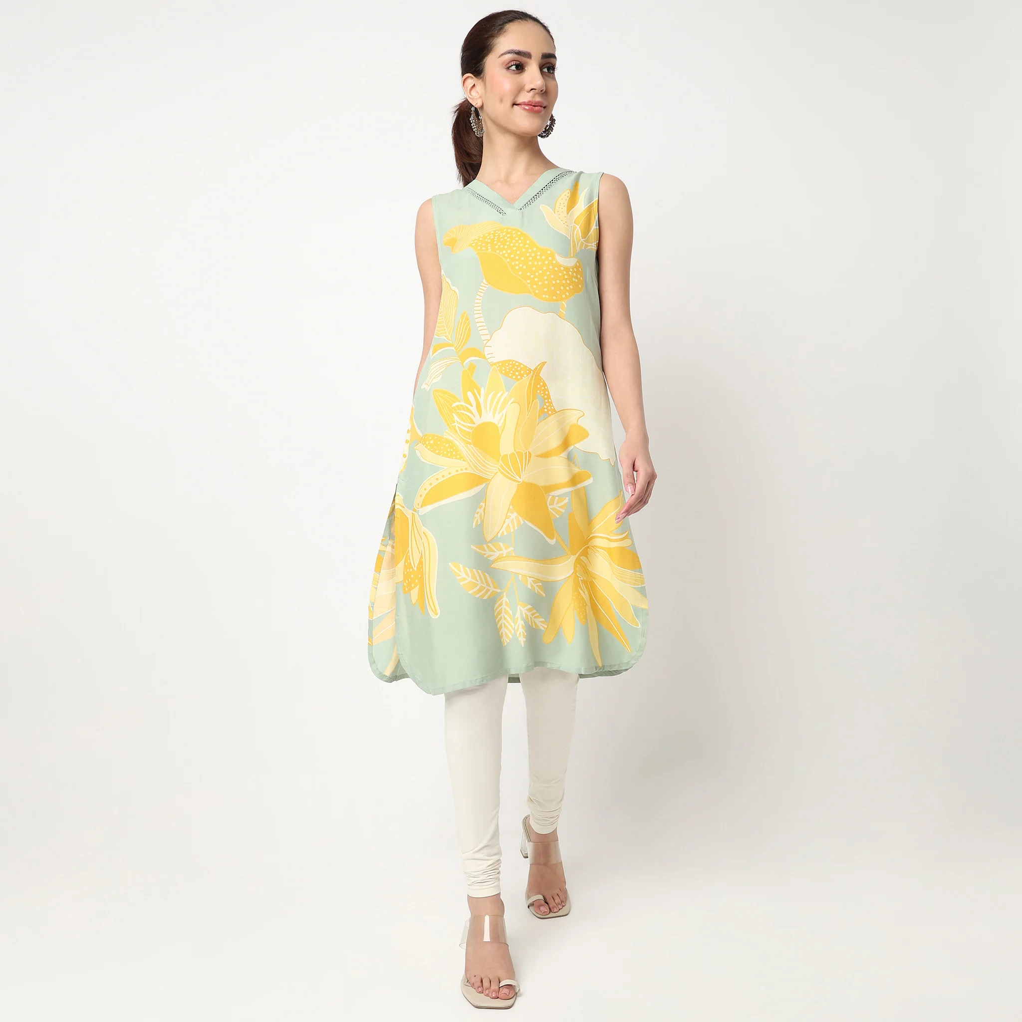 Printed V-Neck Straight Kurta - Image 2