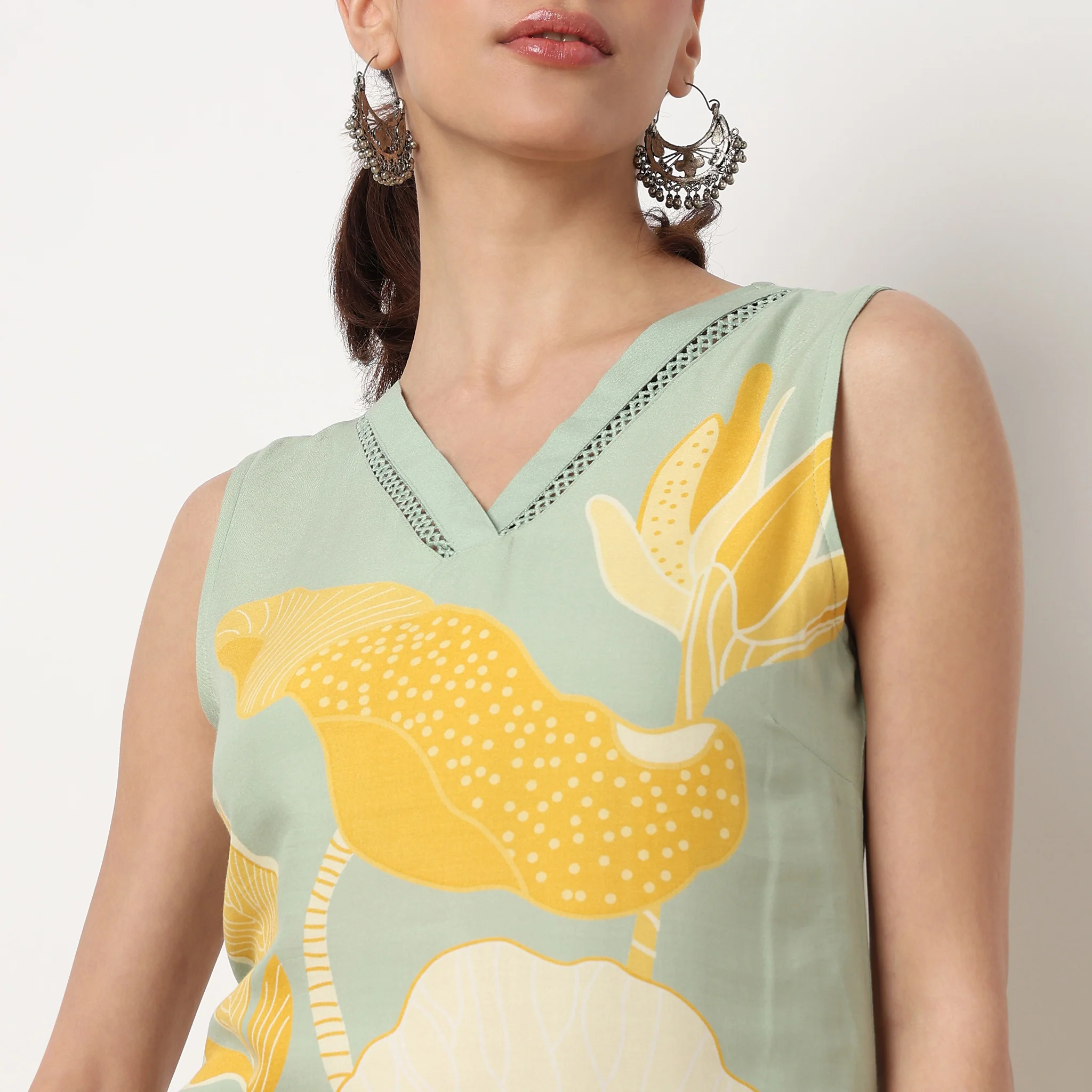 Printed V-Neck Straight Kurta - Image 3