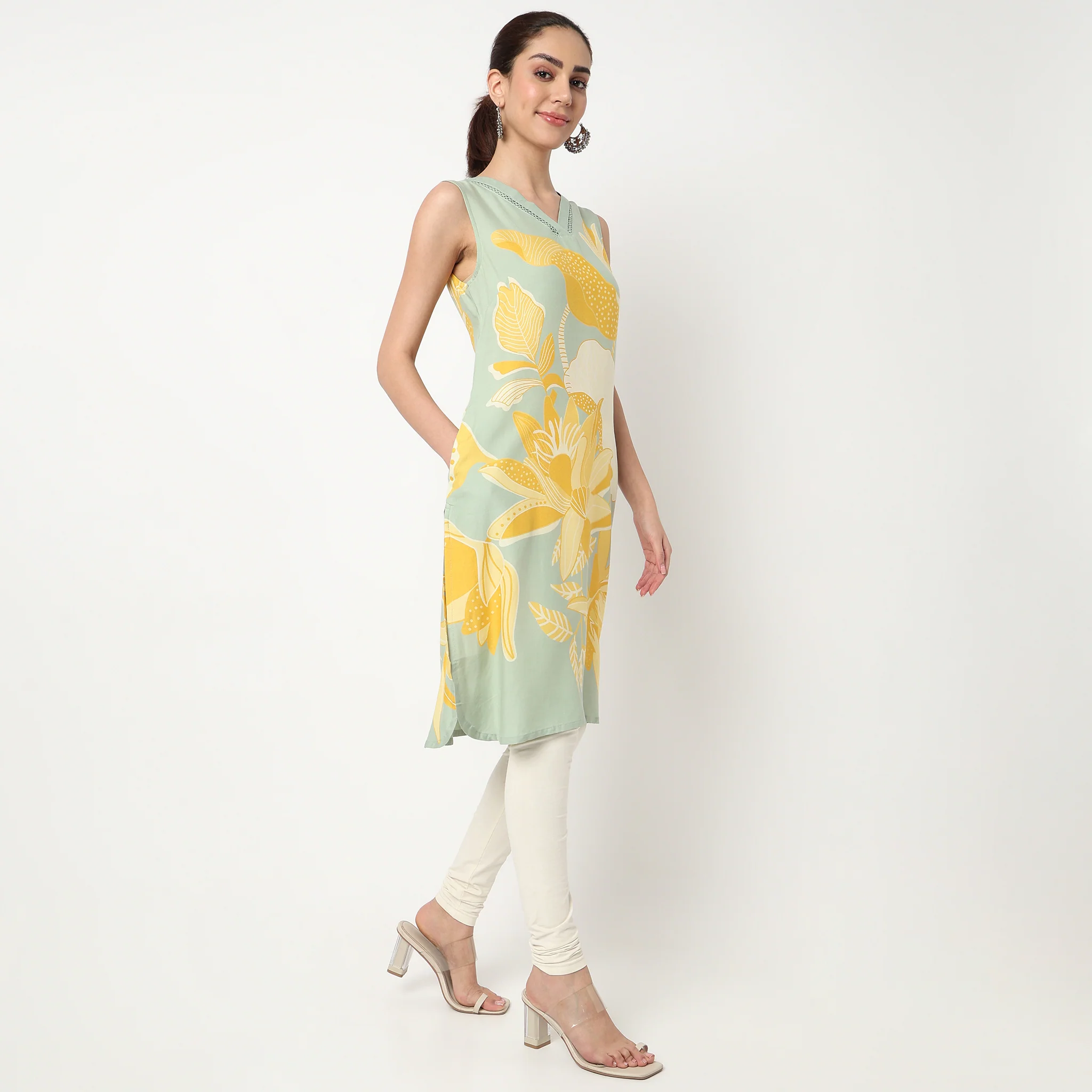 Printed V-Neck Straight Kurta - Image 5