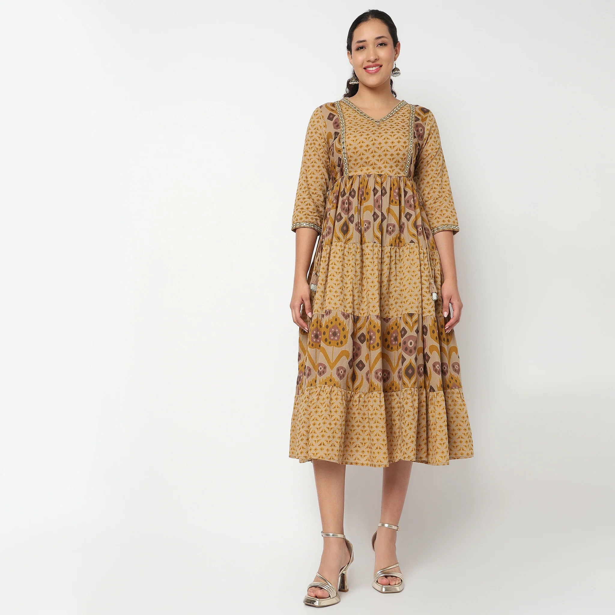 Printed V Neck Tired Kurta - Image 2