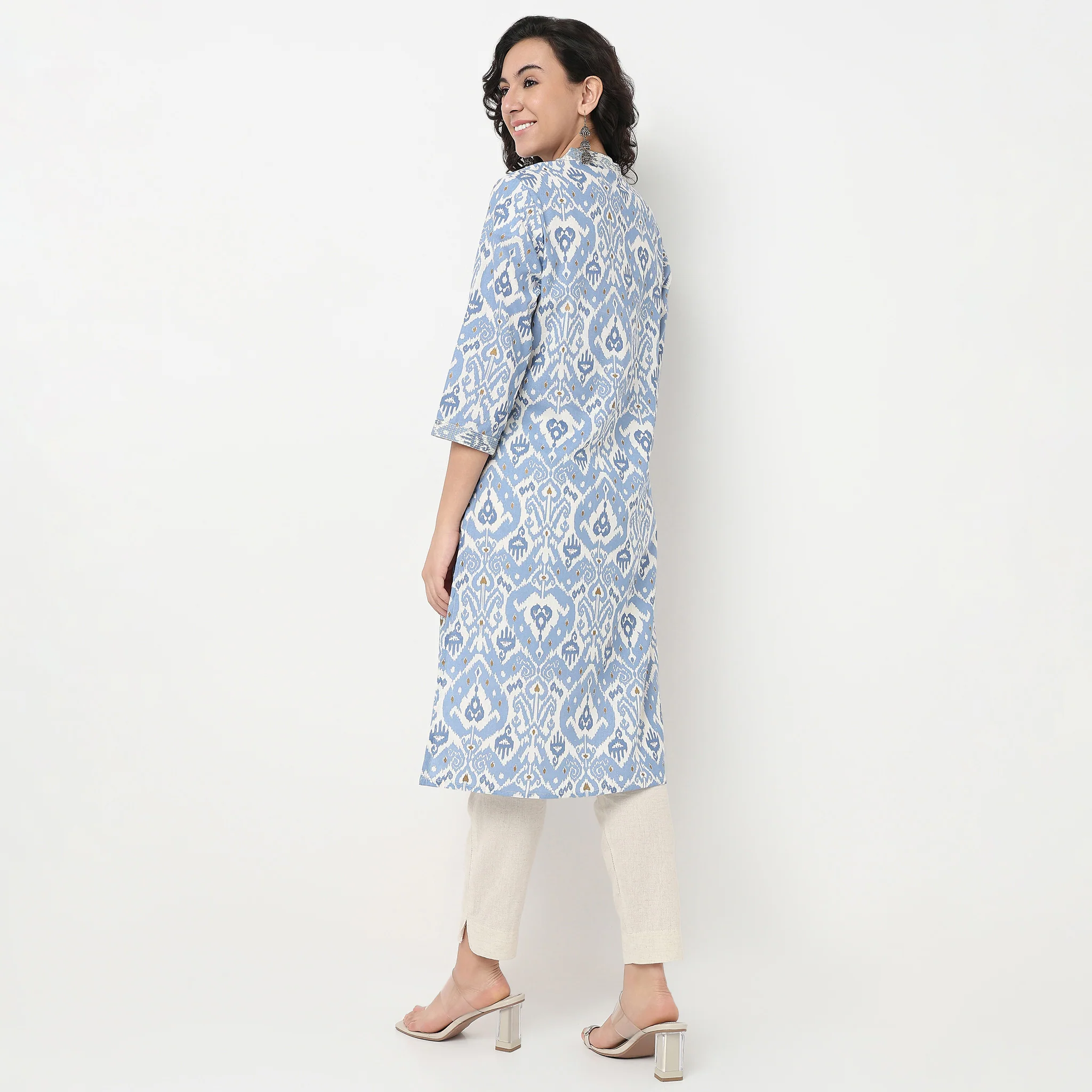 Printed V Neck With Couching Kurta - Image 3