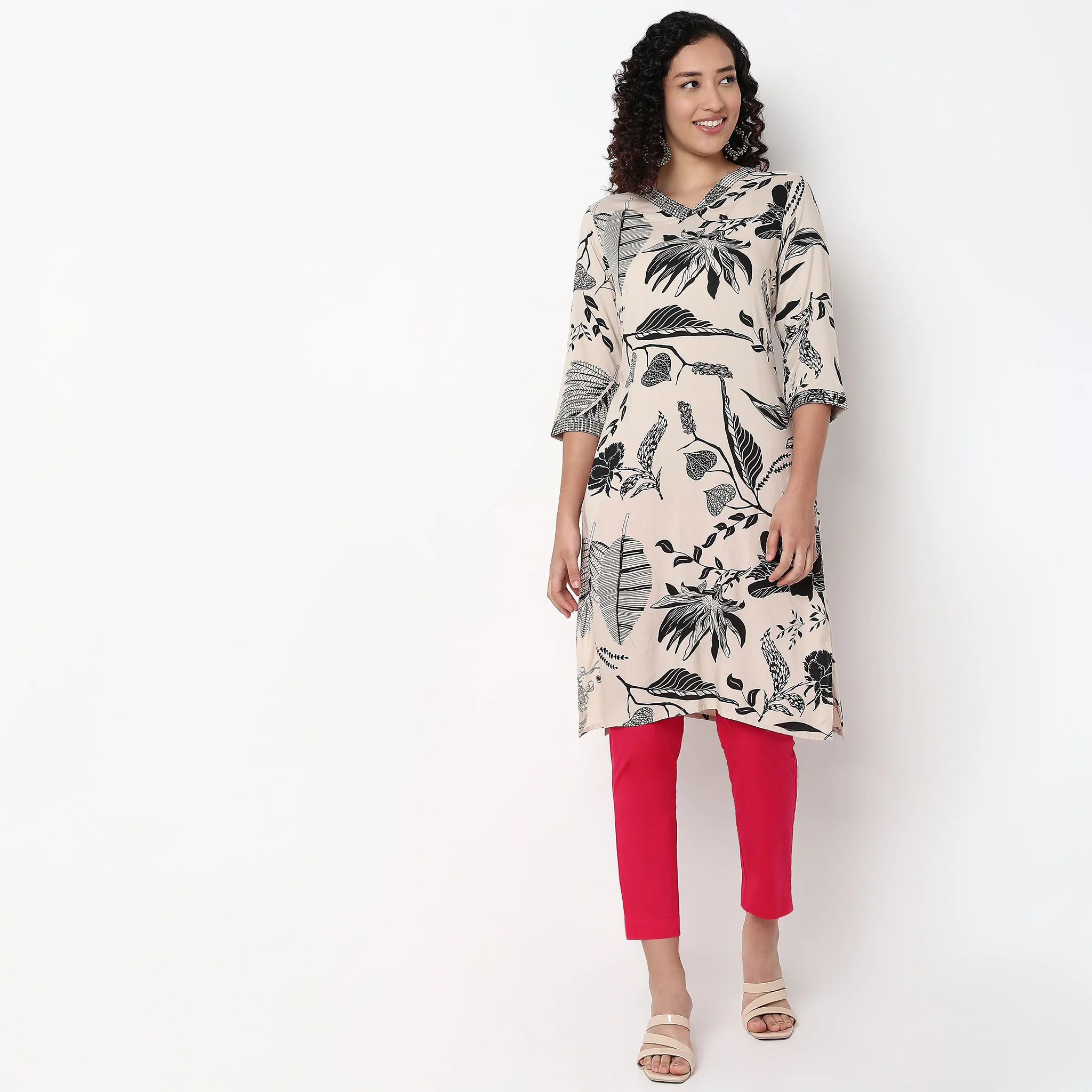 Printed V-Neck With Couching Straight Kurta - Image 2