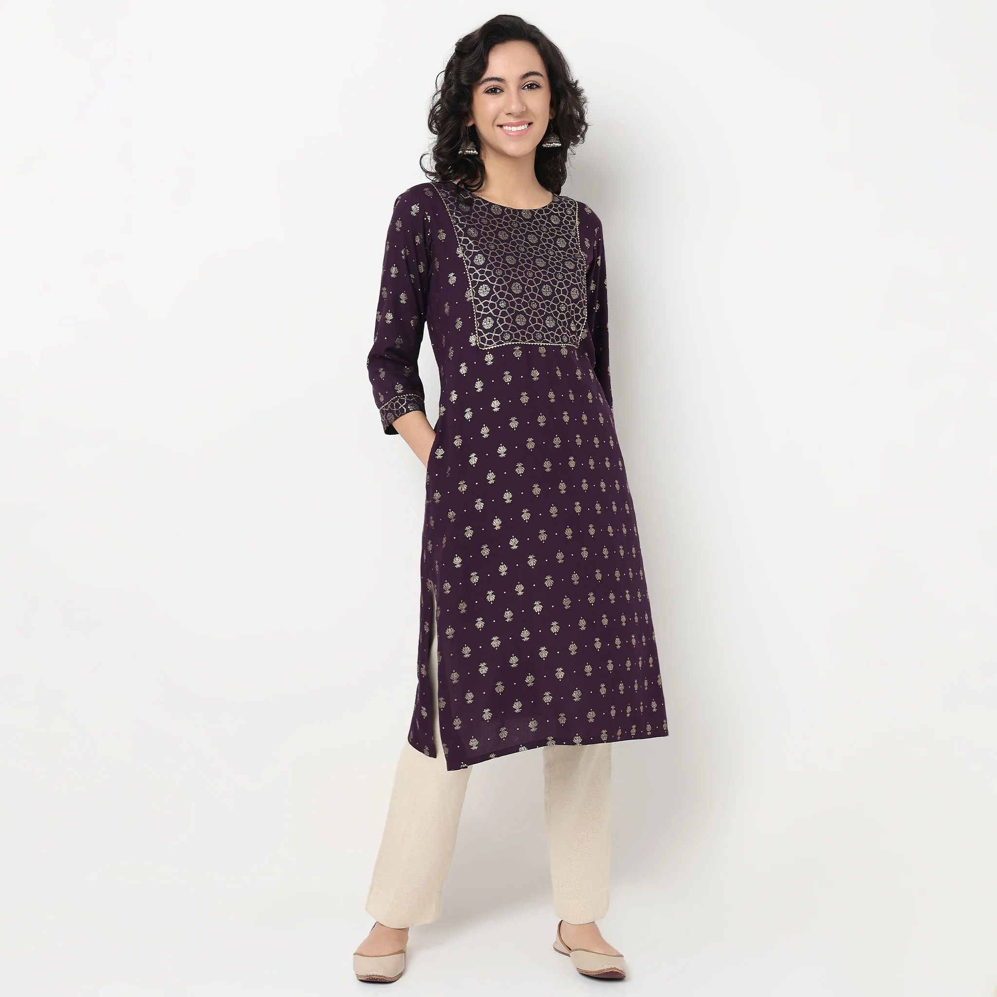 Printed Yoke With Lace Detail Kurta - Image 2