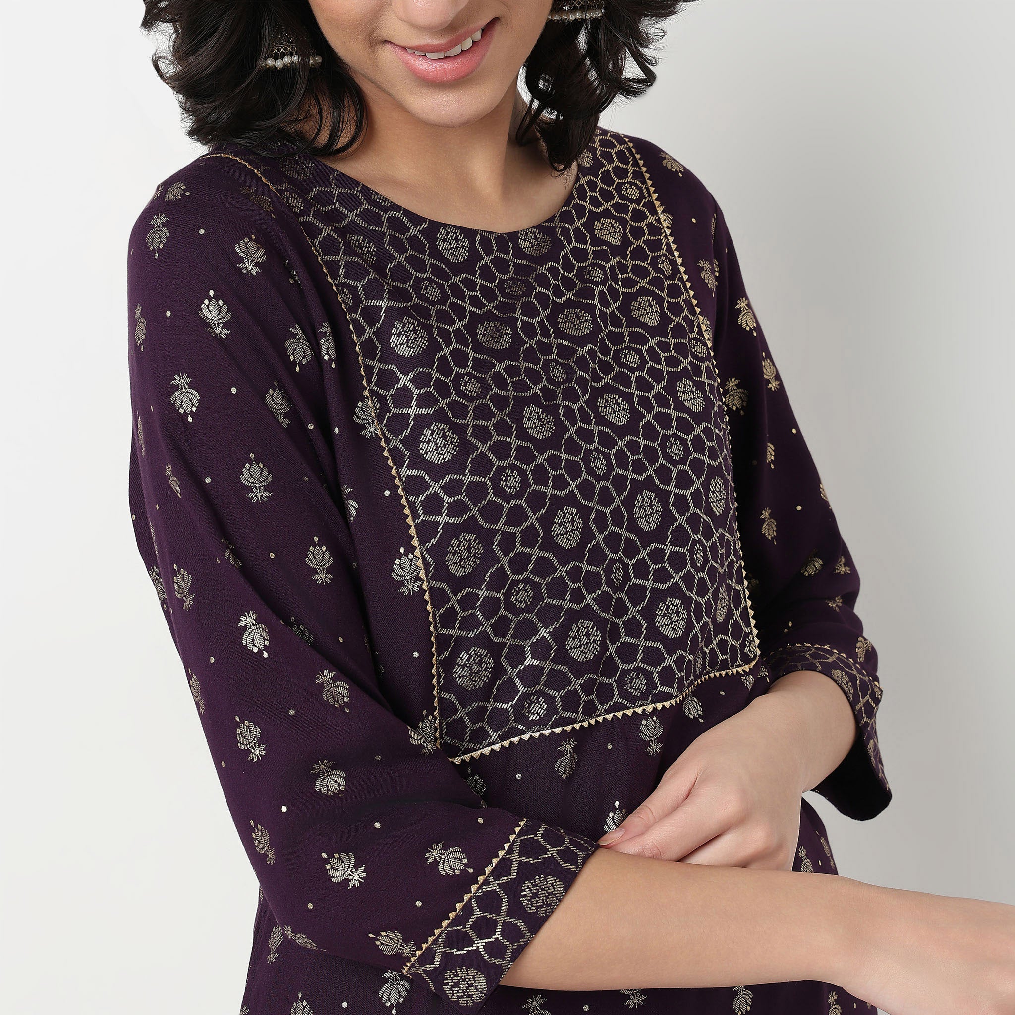 Printed Yoke With Lace Detail Kurta - Image 4