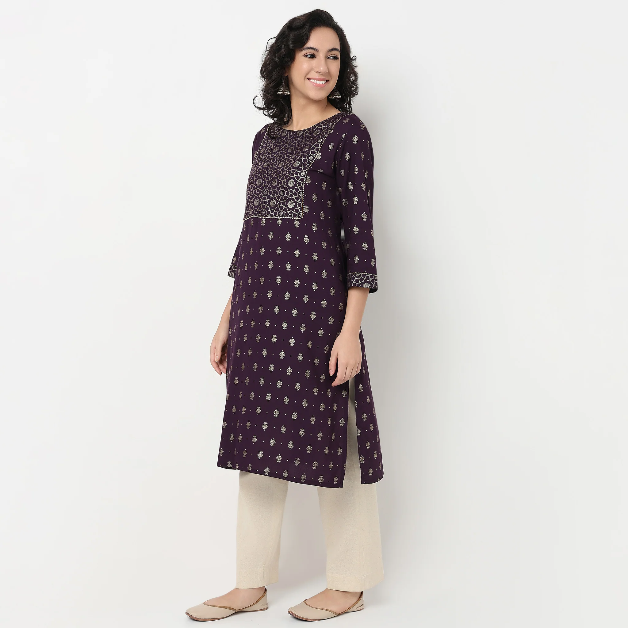 Printed Yoke With Lace Detail Kurta - Image 5