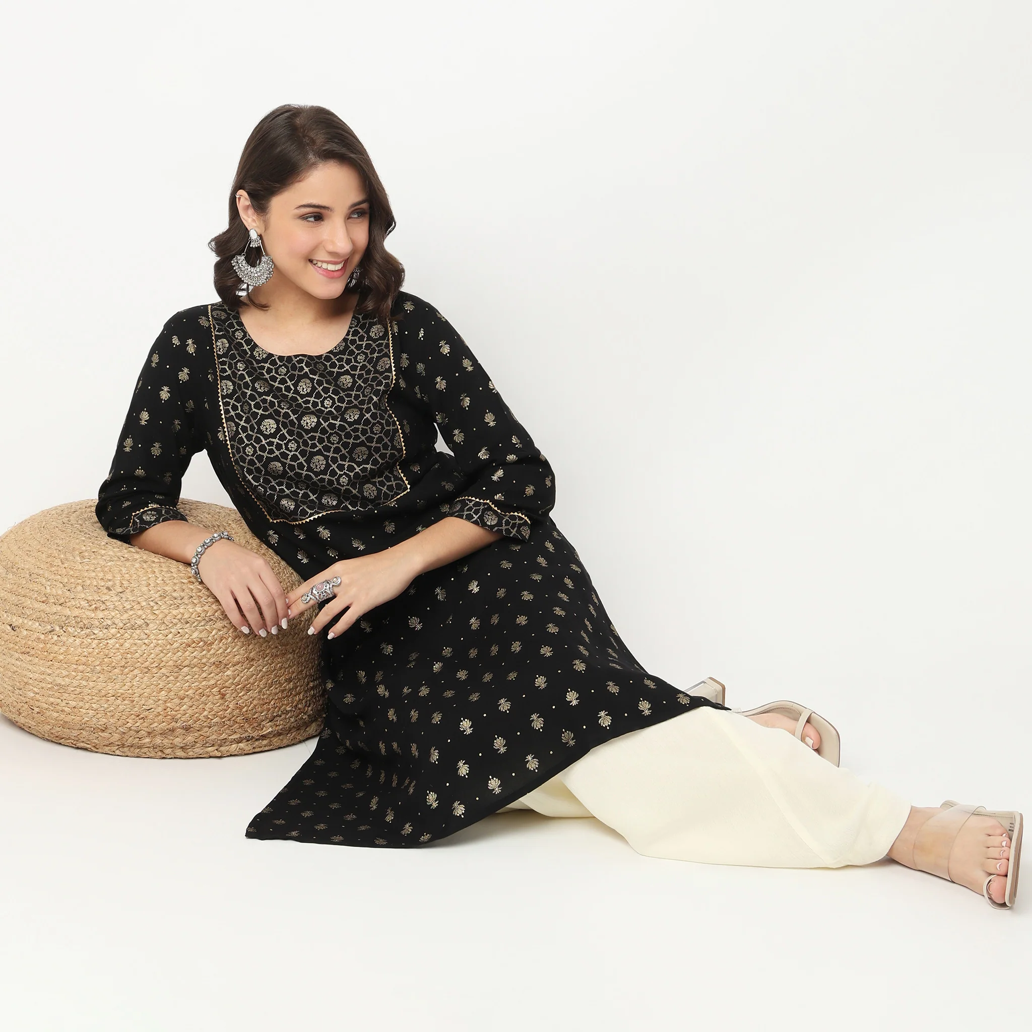 Printed Yoke With Lace Detail Kurta - Image 6