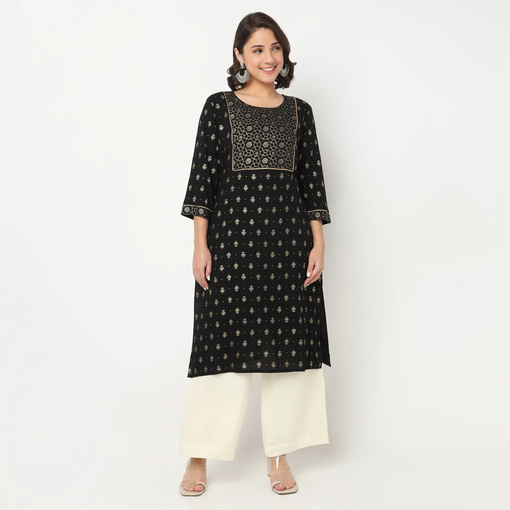 Printed Yoke With Lace Detail Kurta - Image 7