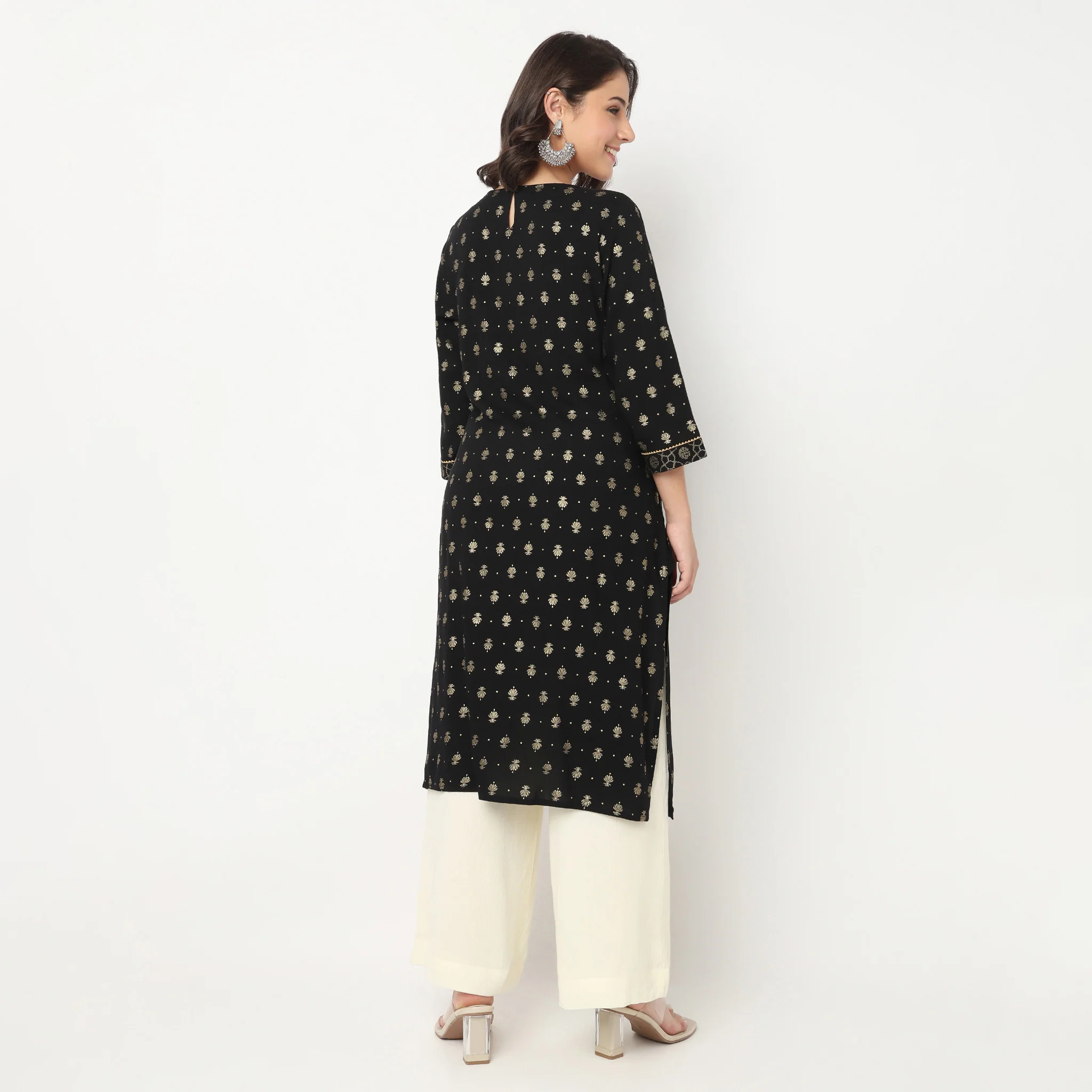 Printed Yoke With Lace Detail Kurta - Image 8