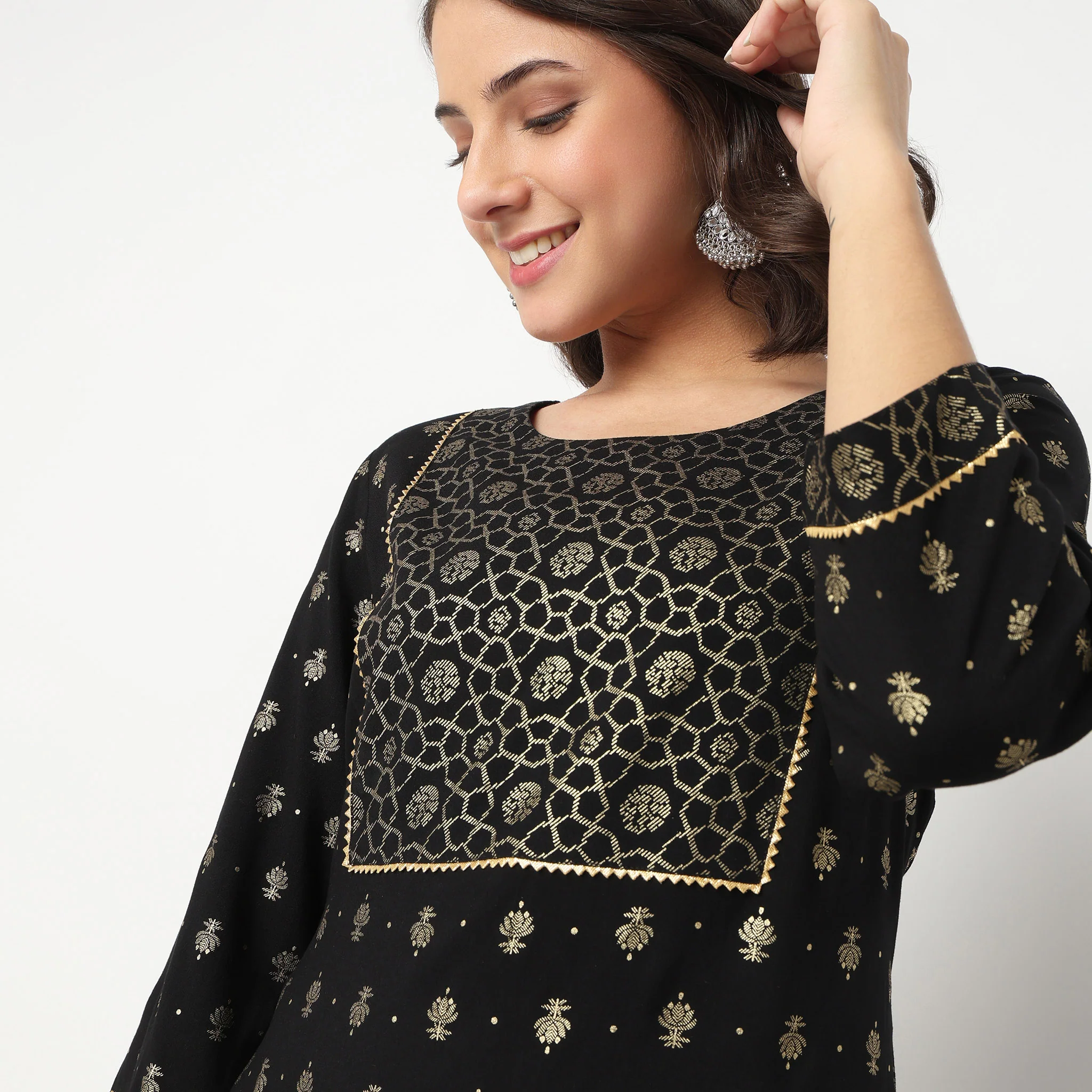 Printed Yoke With Lace Detail Kurta - Image 9