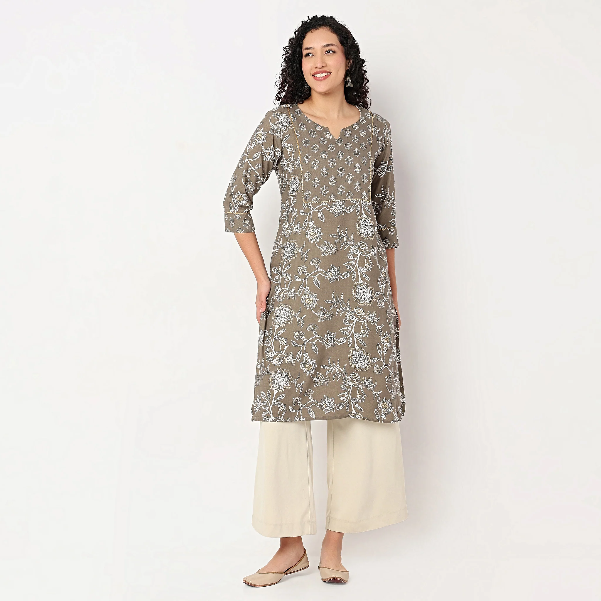 Printed Yoke With Lace Detailing Kurta - Image 2
