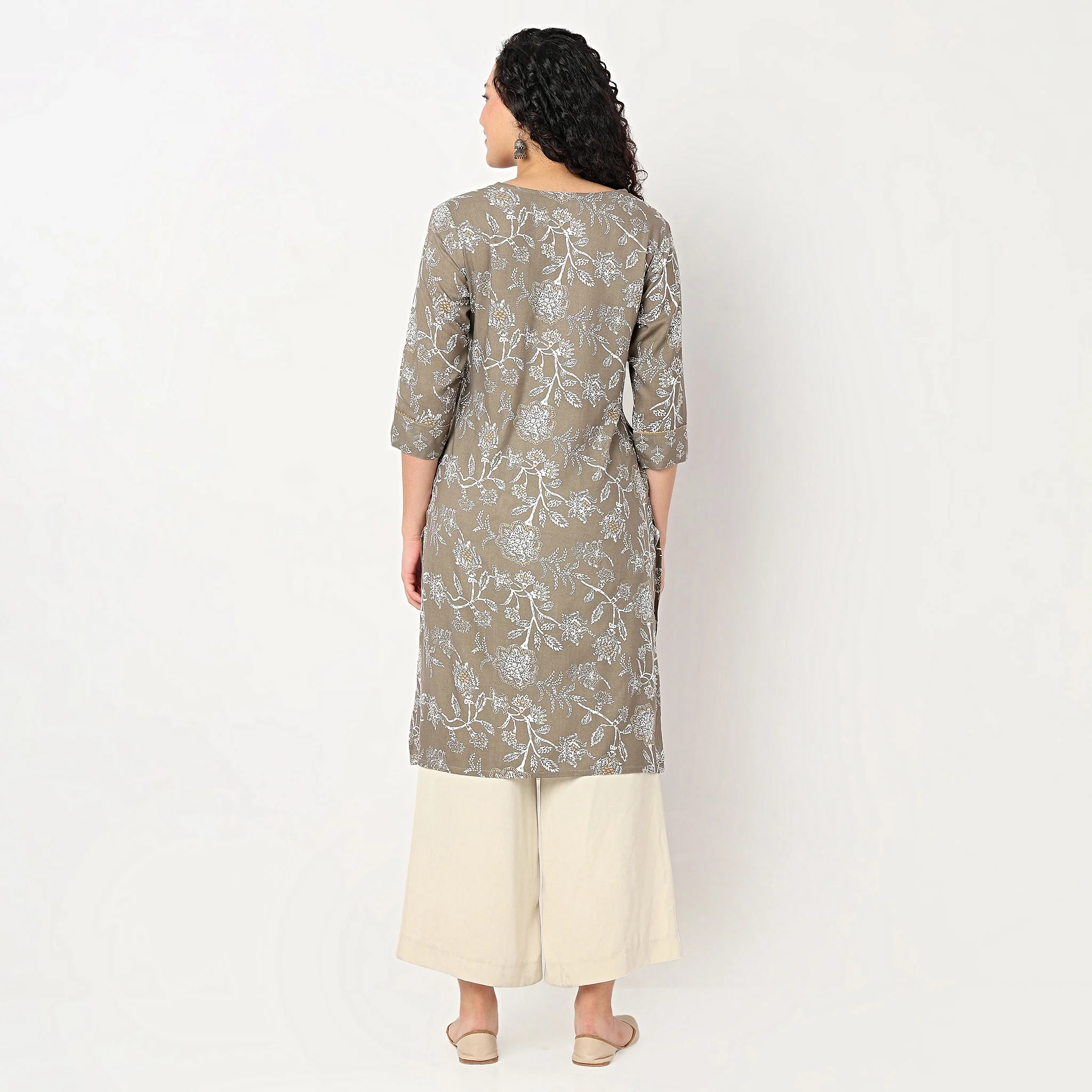 Printed Yoke With Lace Detailing Kurta - Image 3