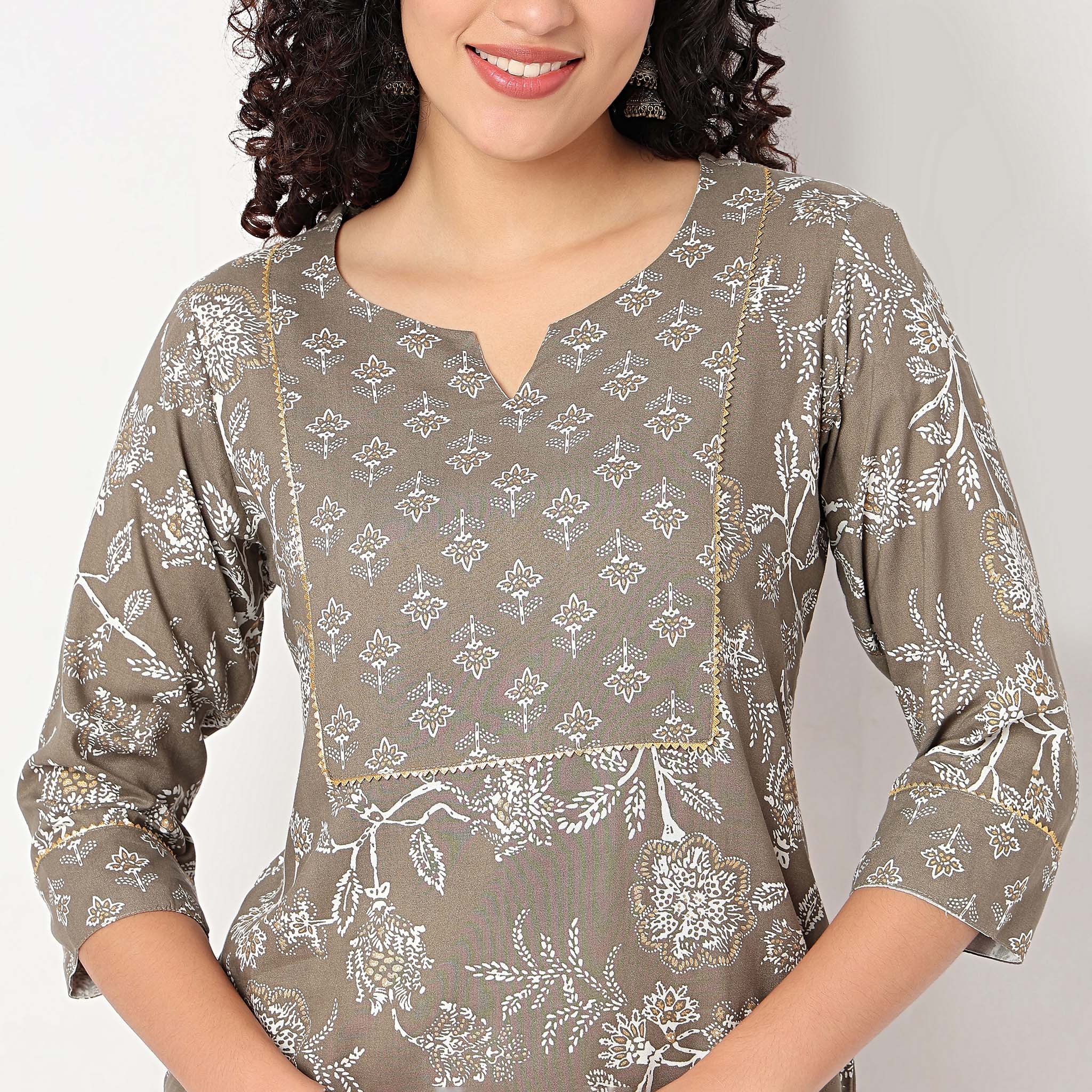 Printed Yoke With Lace Detailing Kurta - Image 4