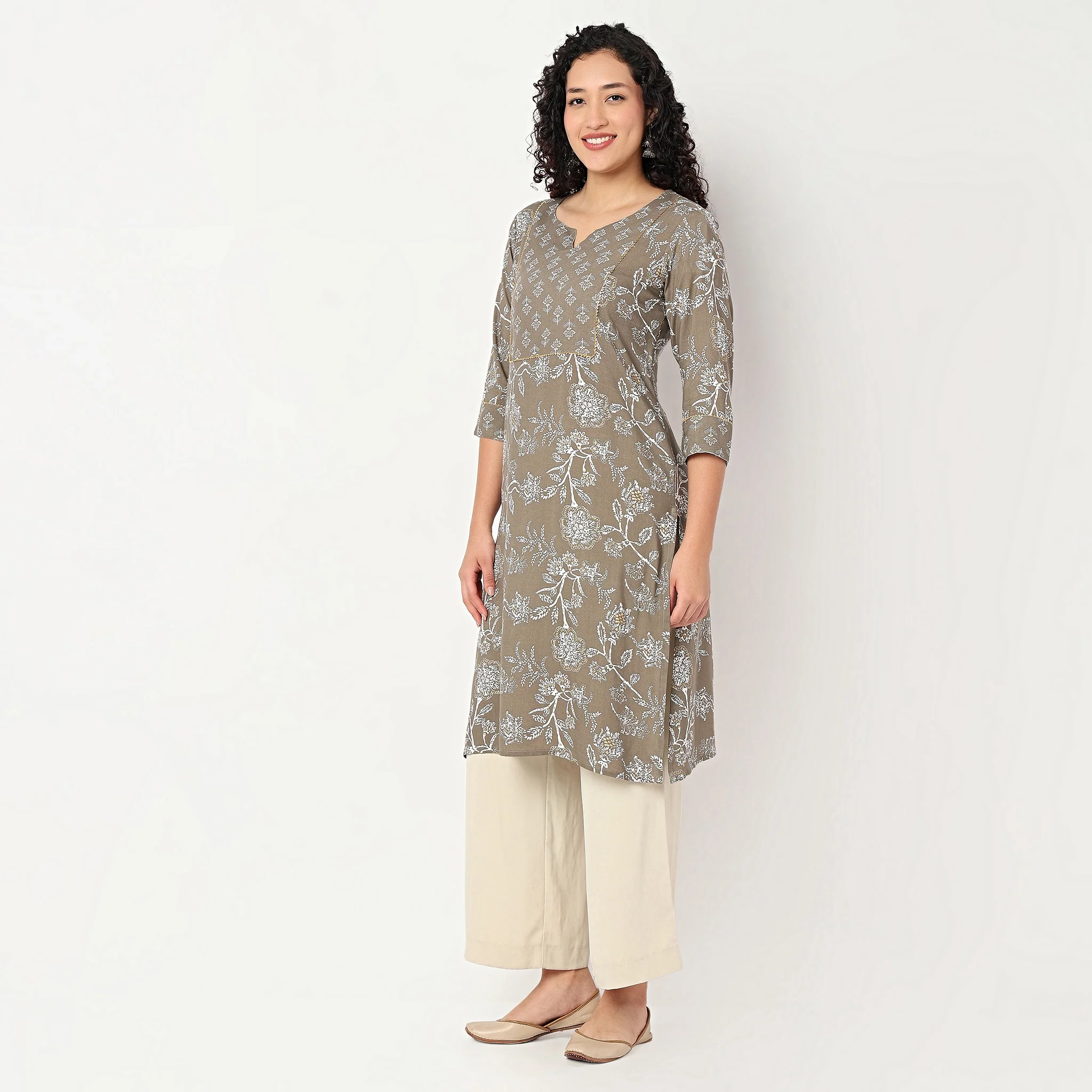 Printed Yoke With Lace Detailing Kurta - Image 5