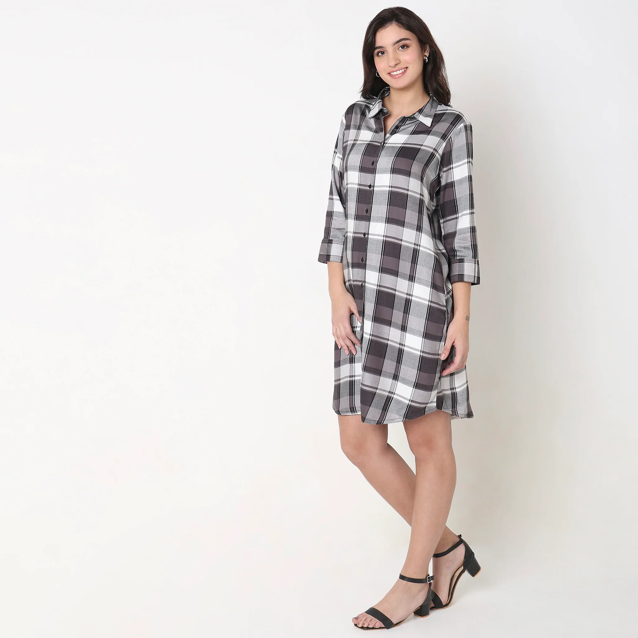 Regular Fit Checkered Gown - Image 5