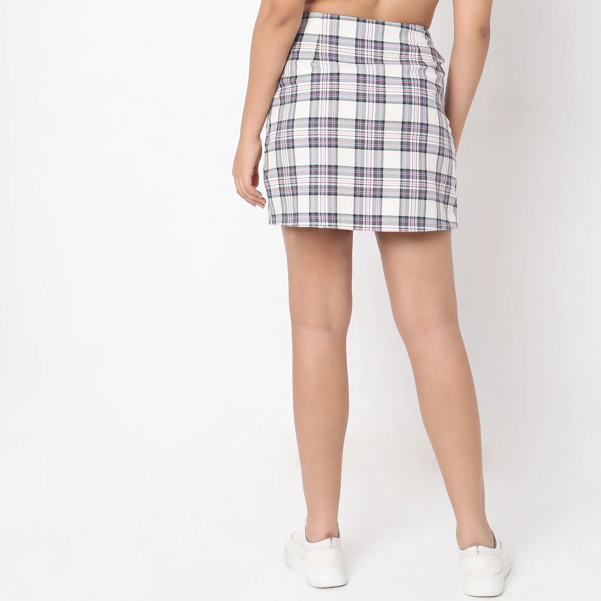 Regular Fit Checkered Mid Rise Skirt - Image 3