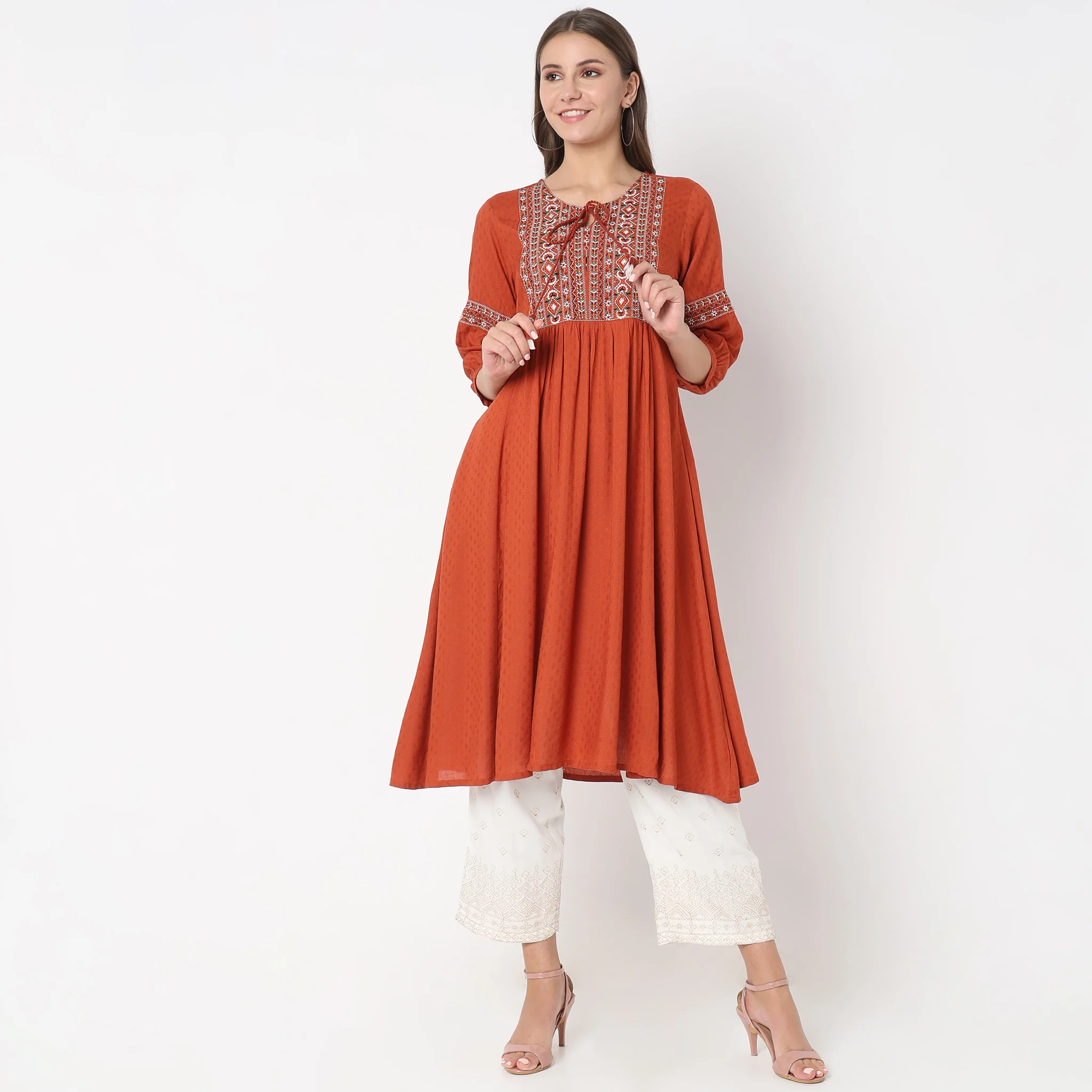 Regular Fit Embellished Kurta - Image 2